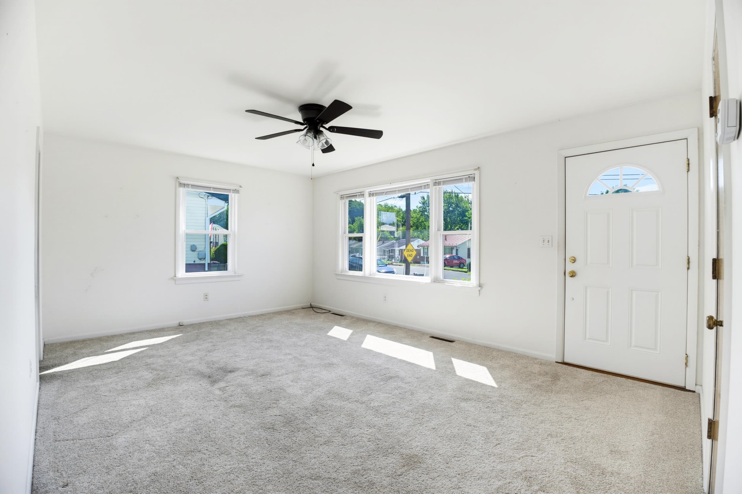 315 SHARON LN, STAUNTON, Virginia 24401, 3 Bedrooms Bedrooms, ,1 BathroomBathrooms,Residential,315 SHARON LN,680554 MLS # 680554 315 SHARON LN, STAUNTON, Virginia 24401, 3 Bedrooms Bedrooms, ,1 BathroomBathrooms,Residential,315 SHARON LN,680554 MLS # 680554