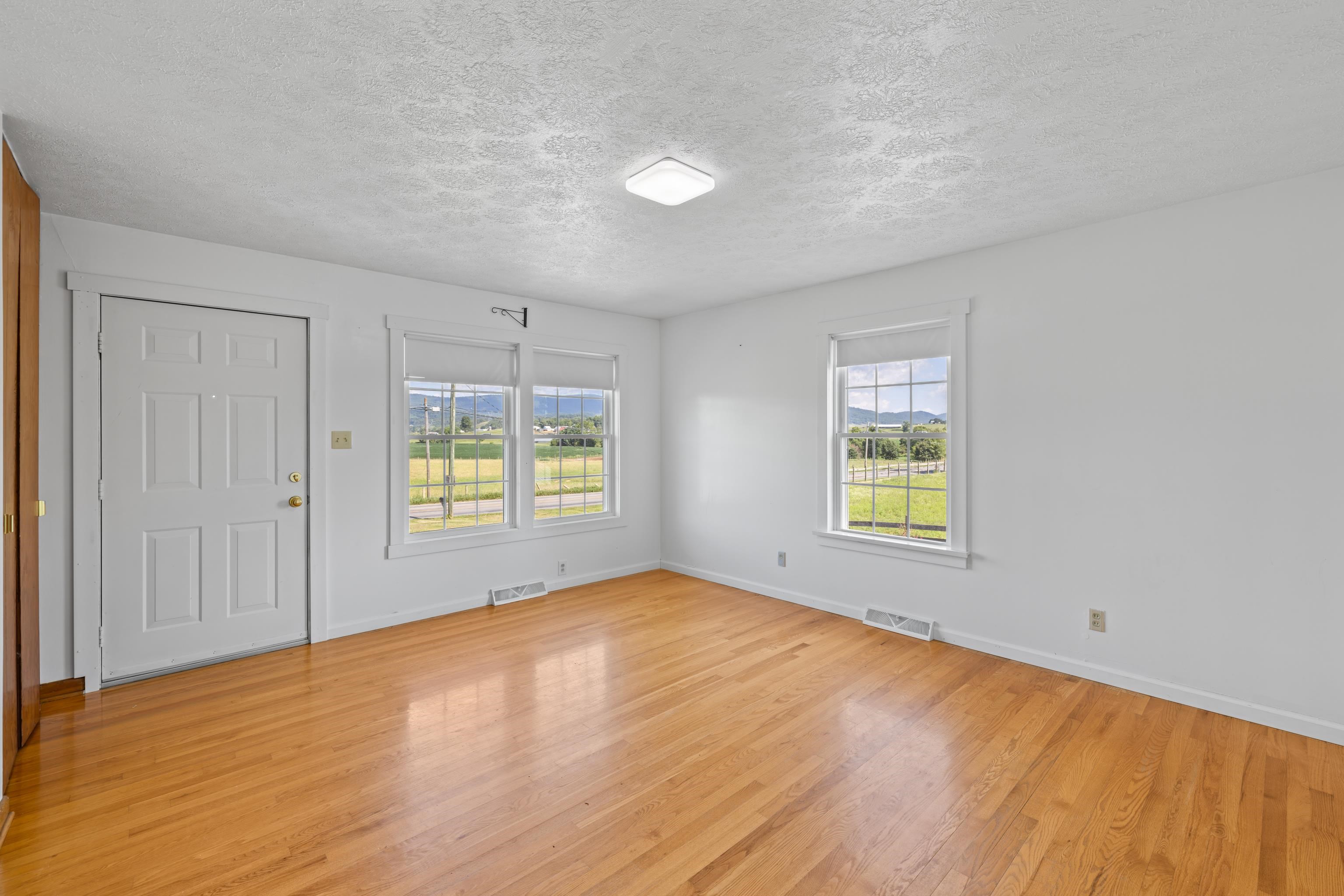 347 CLOVER HILL RD, DAYTON, Virginia 22821, 3 Bedrooms Bedrooms, ,2 BathroomsBathrooms,Residential,347 CLOVER HILL RD,680556 MLS # 680556