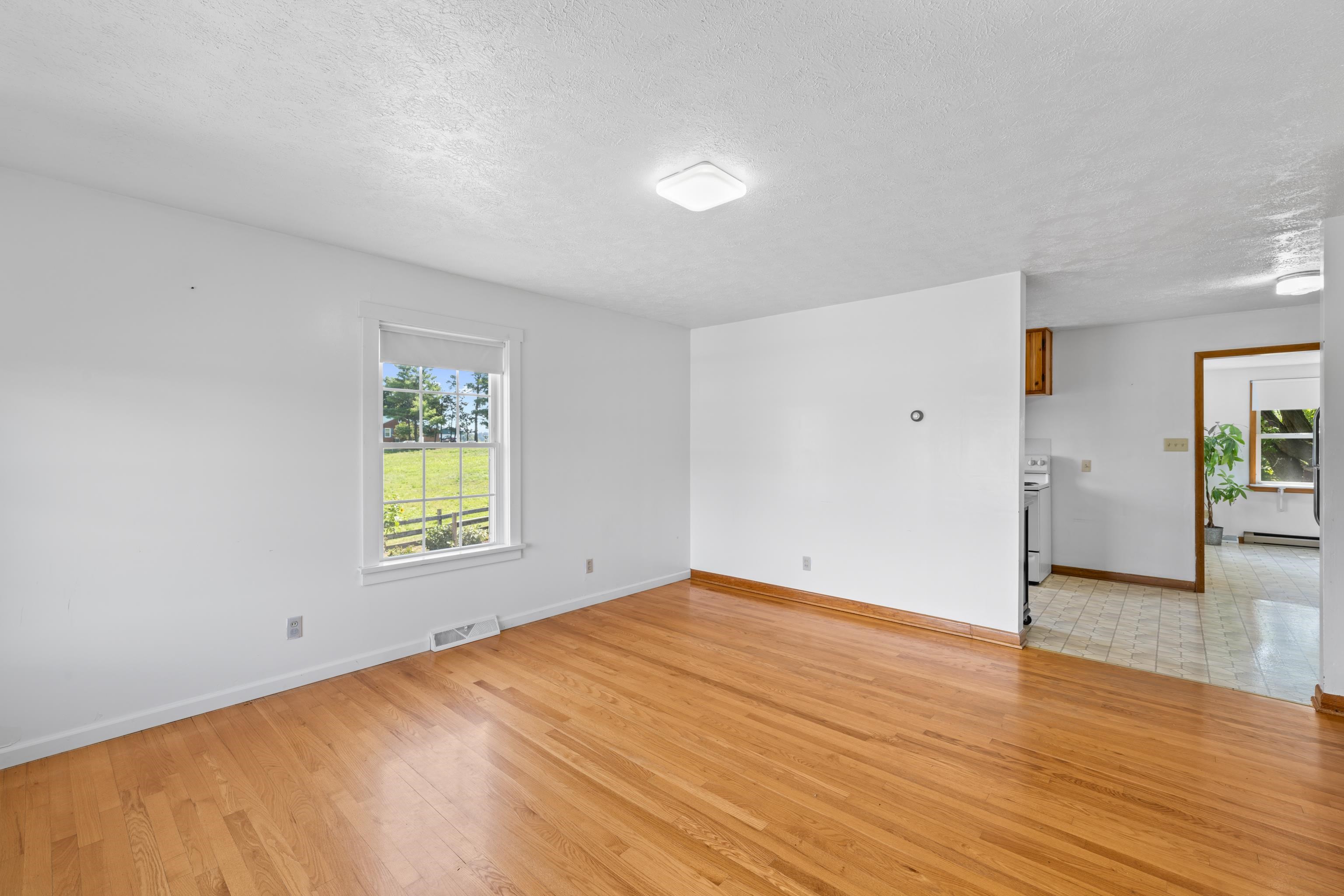 347 CLOVER HILL RD, DAYTON, Virginia 22821, 3 Bedrooms Bedrooms, ,2 BathroomsBathrooms,Residential,347 CLOVER HILL RD,680556 MLS # 680556