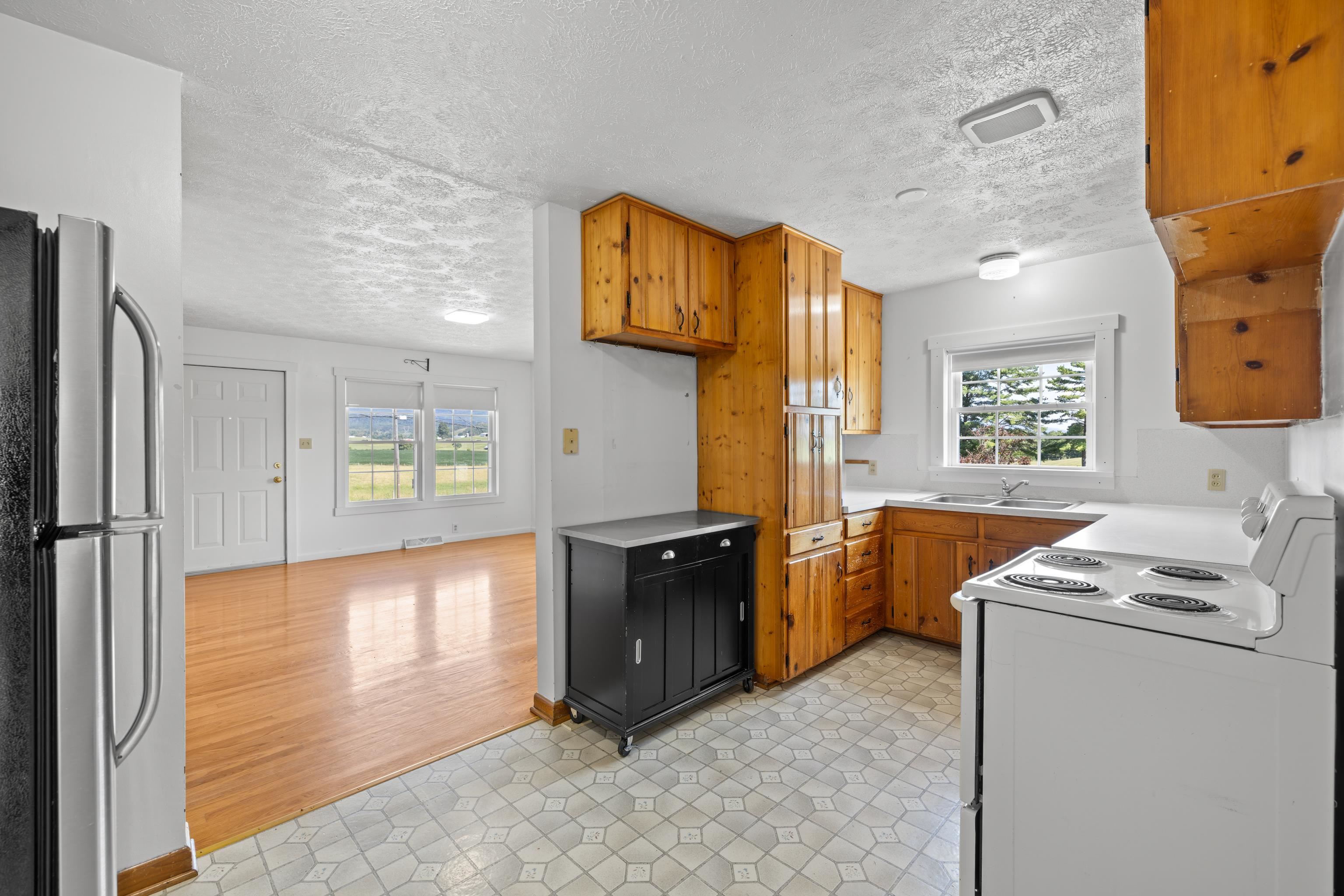 347 CLOVER HILL RD, DAYTON, Virginia 22821, 3 Bedrooms Bedrooms, ,2 BathroomsBathrooms,Residential,347 CLOVER HILL RD,680556 MLS # 680556