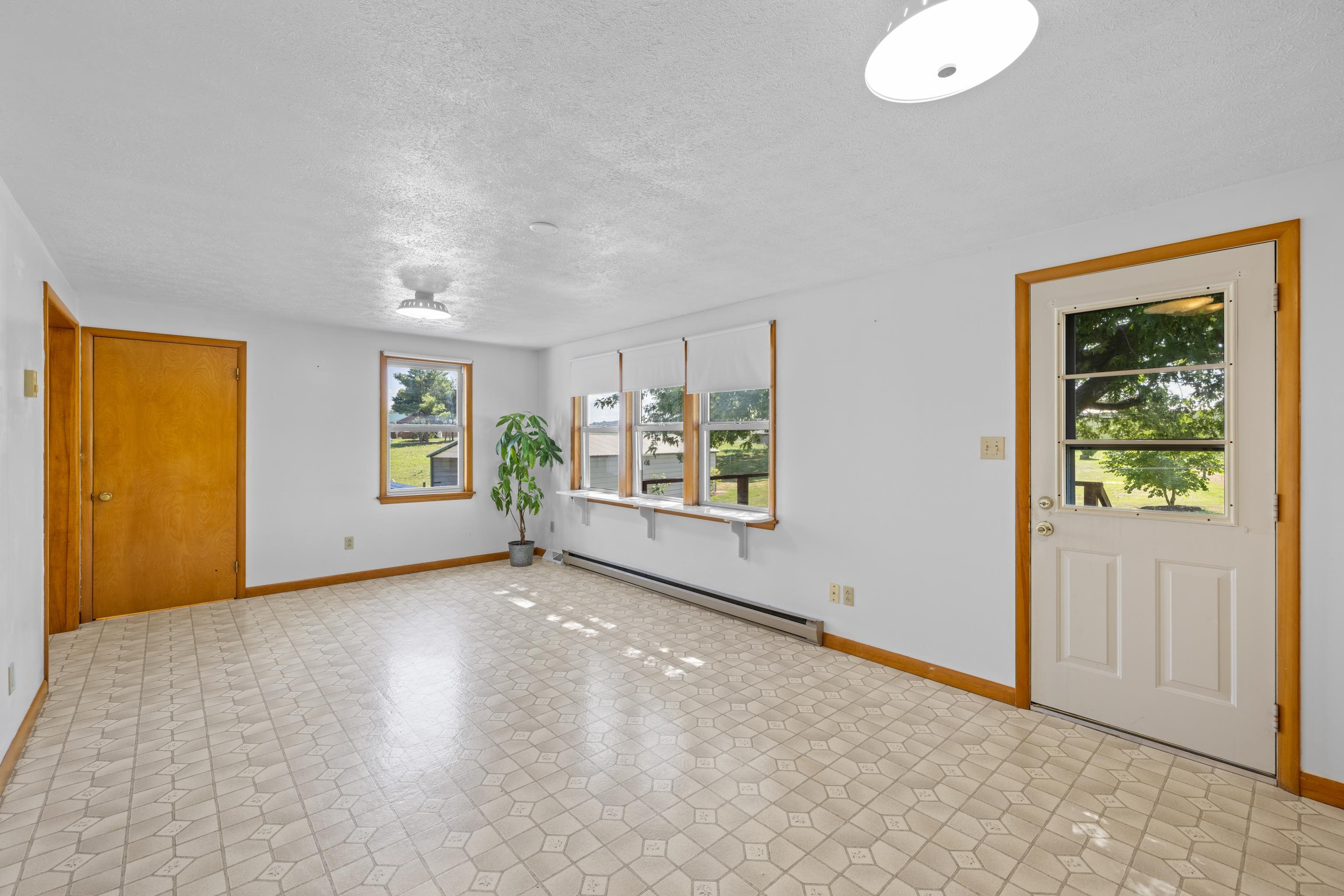 347 CLOVER HILL RD, DAYTON, Virginia 22821, 3 Bedrooms Bedrooms, ,2 BathroomsBathrooms,Residential,347 CLOVER HILL RD,680556 MLS # 680556