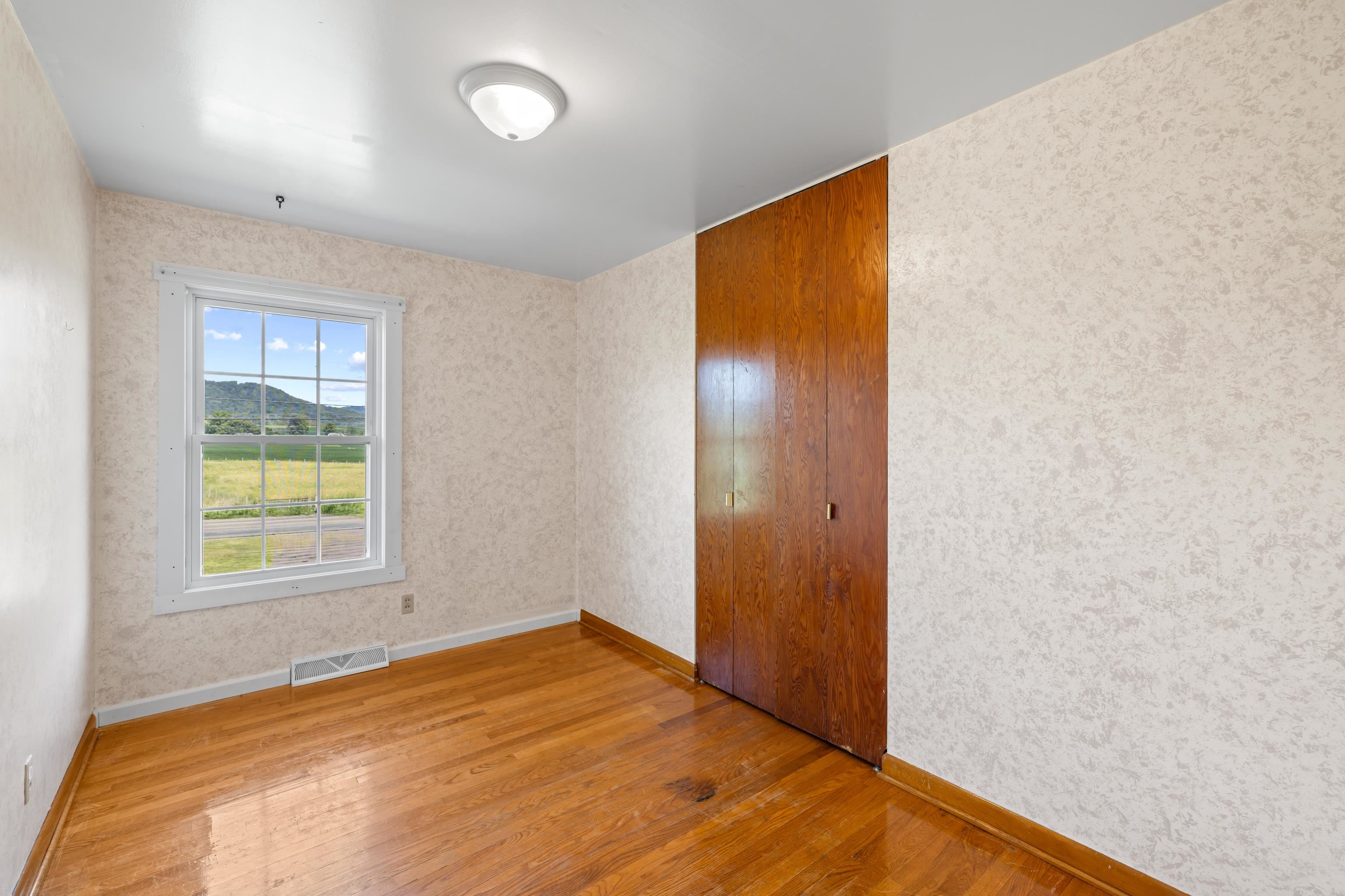 347 CLOVER HILL RD, DAYTON, Virginia 22821, 3 Bedrooms Bedrooms, ,2 BathroomsBathrooms,Residential,347 CLOVER HILL RD,680556 MLS # 680556