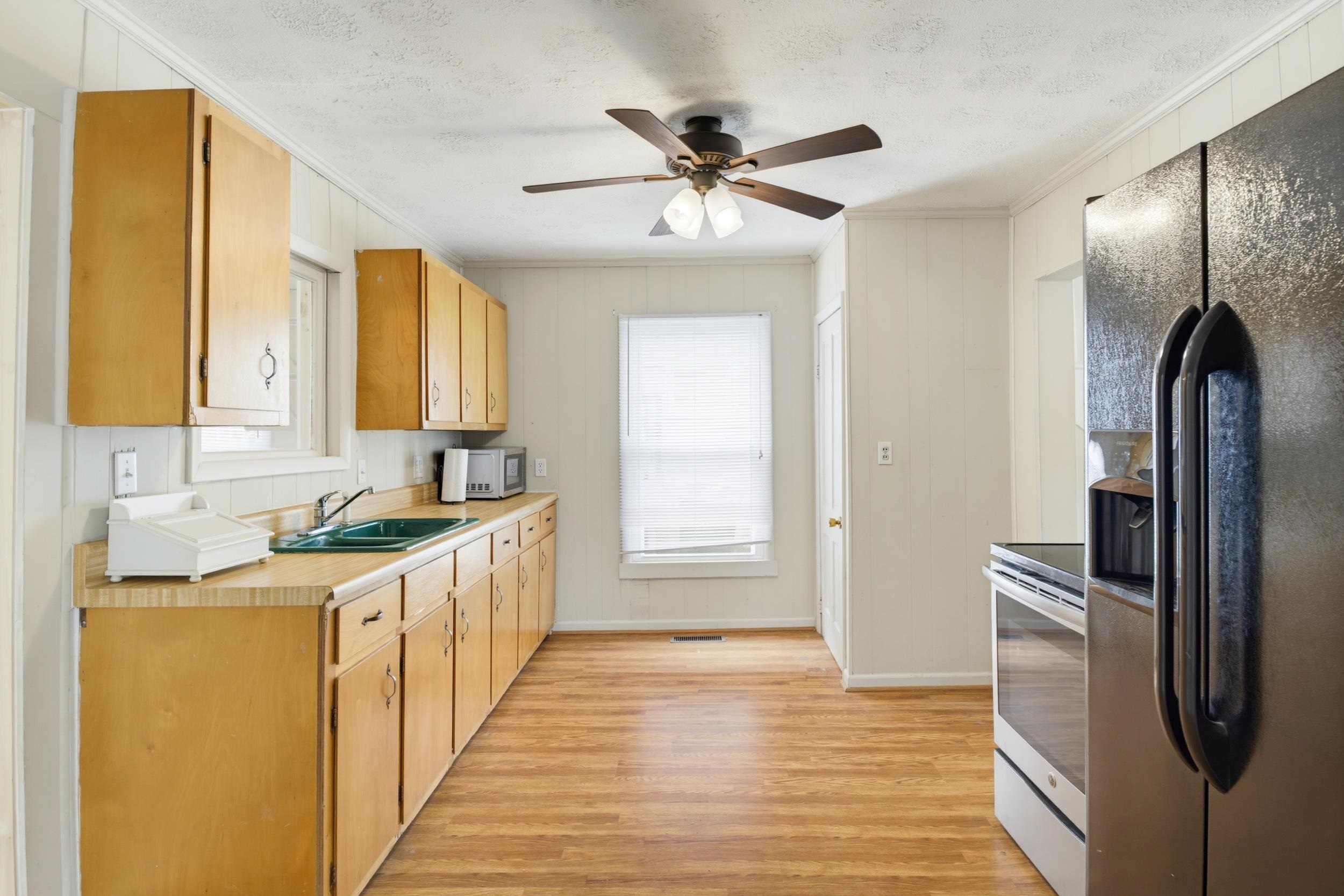2202 POPLAR ST, STAUNTON, Virginia 24401, 2 Bedrooms Bedrooms, ,1 BathroomBathrooms,Residential,2202 POPLAR ST,679050 MLS # 679050