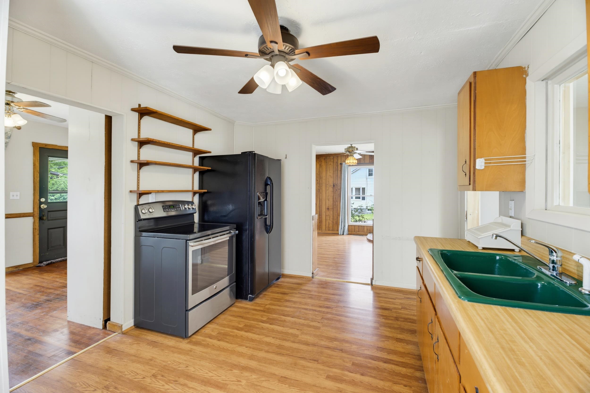 2202 POPLAR ST, STAUNTON, Virginia 24401, 2 Bedrooms Bedrooms, ,1 BathroomBathrooms,Residential,2202 POPLAR ST,679050 MLS # 679050
