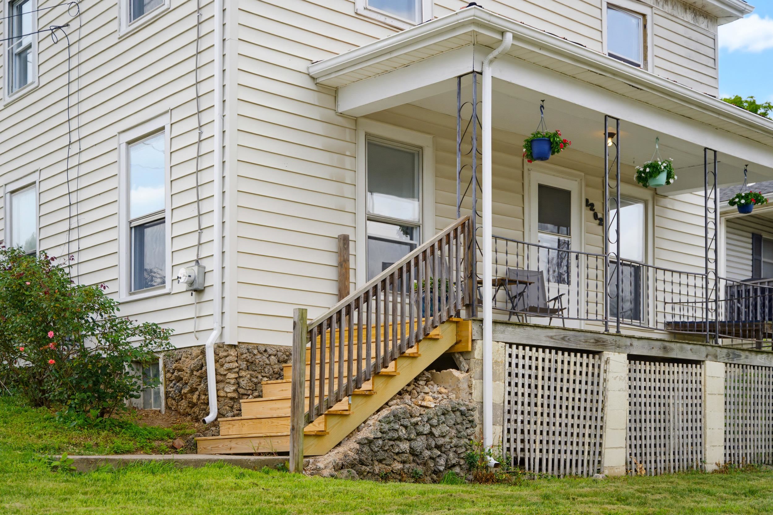 2202 POPLAR ST, STAUNTON, Virginia 24401, 2 Bedrooms Bedrooms, ,1 BathroomBathrooms,Residential,2202 POPLAR ST,679050 MLS # 679050