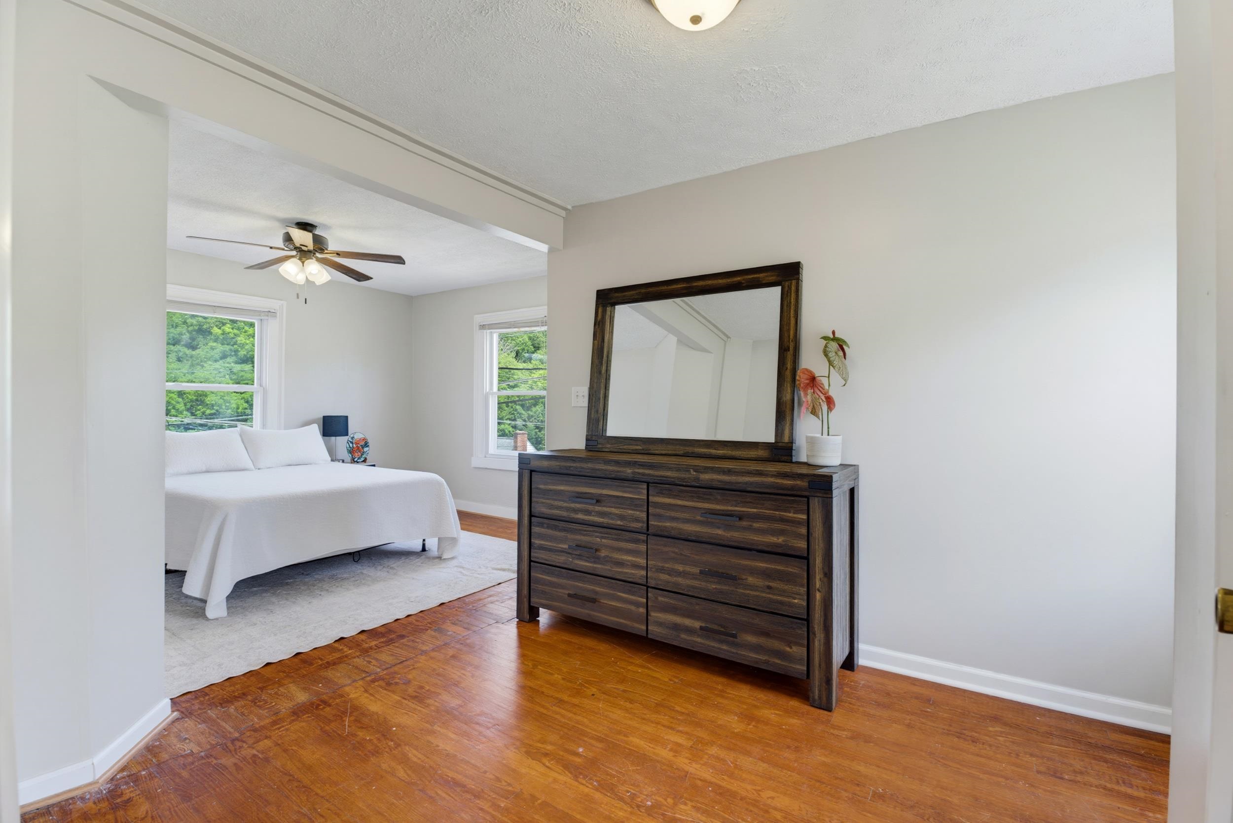 2202 POPLAR ST, STAUNTON, Virginia 24401, 2 Bedrooms Bedrooms, ,1 BathroomBathrooms,Residential,2202 POPLAR ST,679050 MLS # 679050