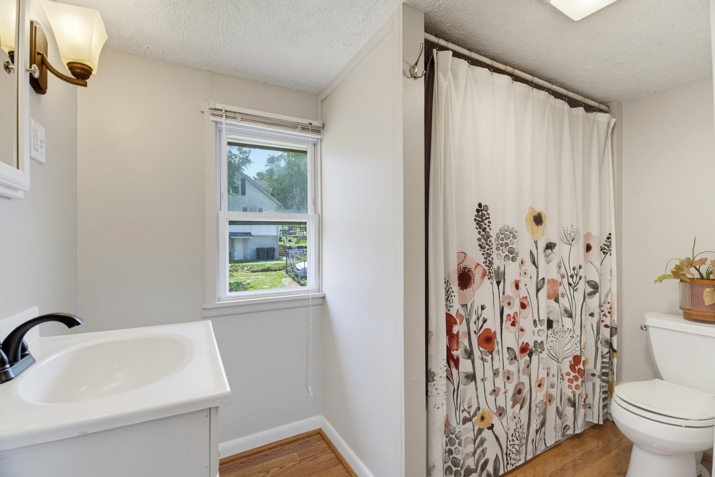 2202 POPLAR ST, STAUNTON, Virginia 24401, 2 Bedrooms Bedrooms, ,1 BathroomBathrooms,Residential,2202 POPLAR ST,679050 MLS # 679050
