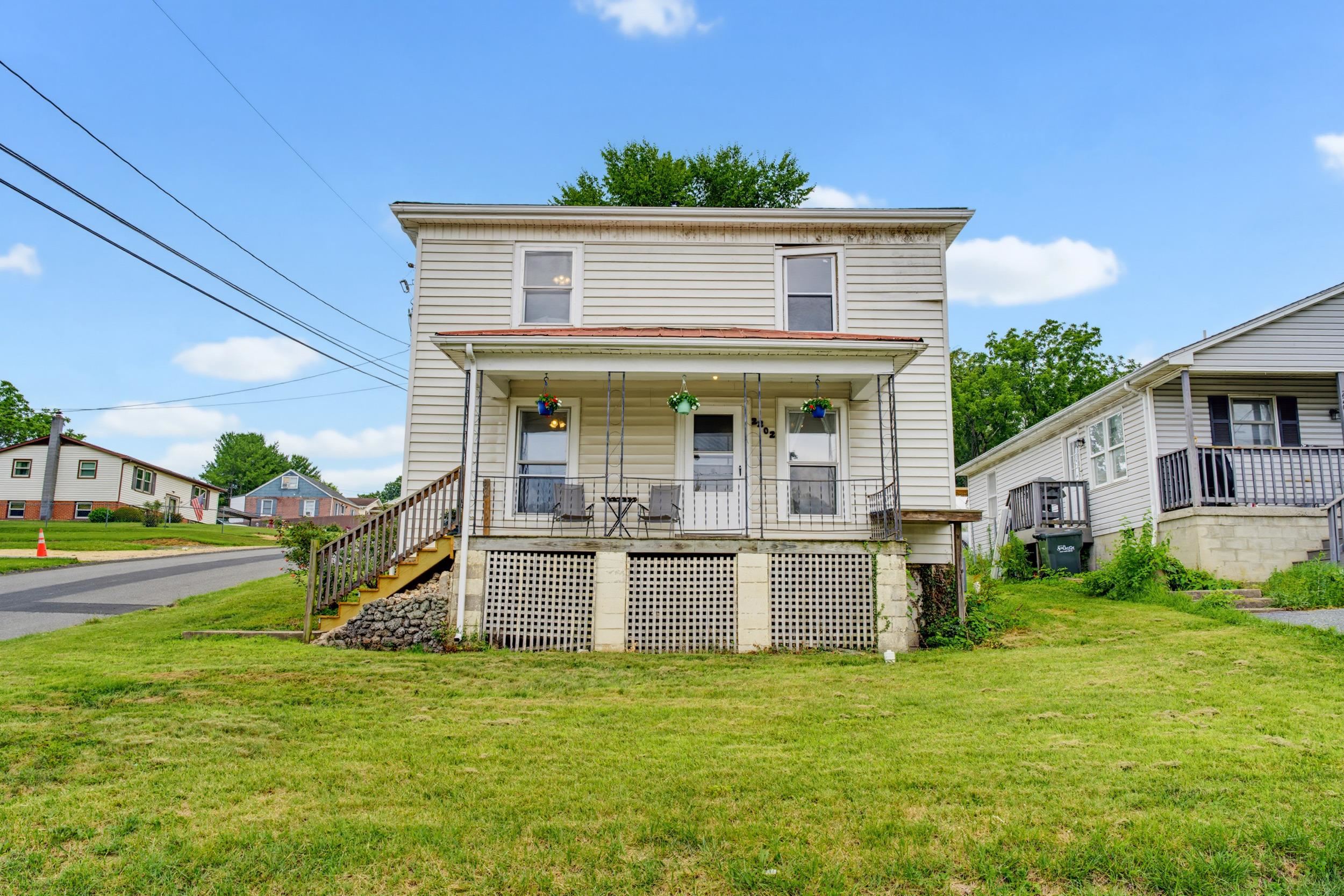 2202 POPLAR ST, STAUNTON, Virginia 24401, 2 Bedrooms Bedrooms, ,1 BathroomBathrooms,Residential,2202 POPLAR ST,679050 MLS # 679050