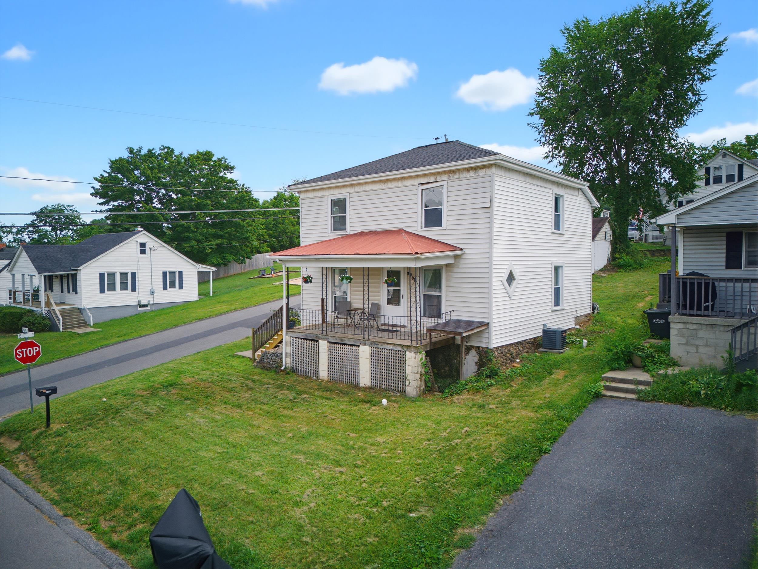 2202 POPLAR ST, STAUNTON, Virginia 24401, 2 Bedrooms Bedrooms, ,1 BathroomBathrooms,Residential,2202 POPLAR ST,679050 MLS # 679050