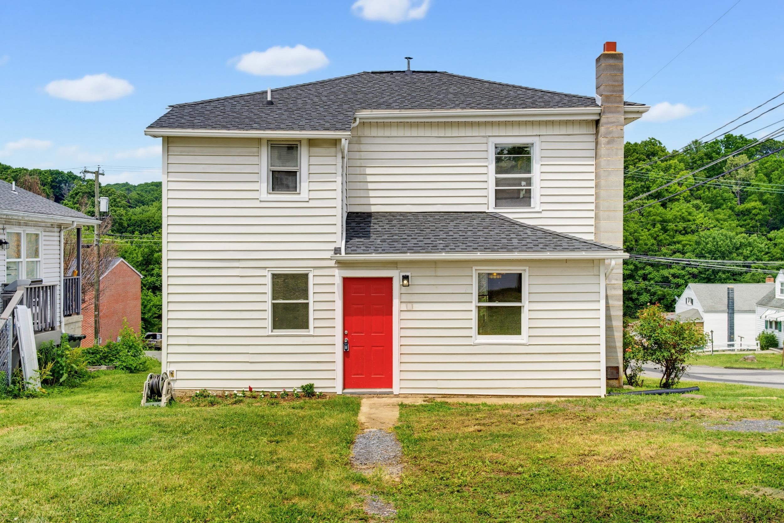 2202 POPLAR ST, STAUNTON, Virginia 24401, 2 Bedrooms Bedrooms, ,1 BathroomBathrooms,Residential,2202 POPLAR ST,679050 MLS # 679050