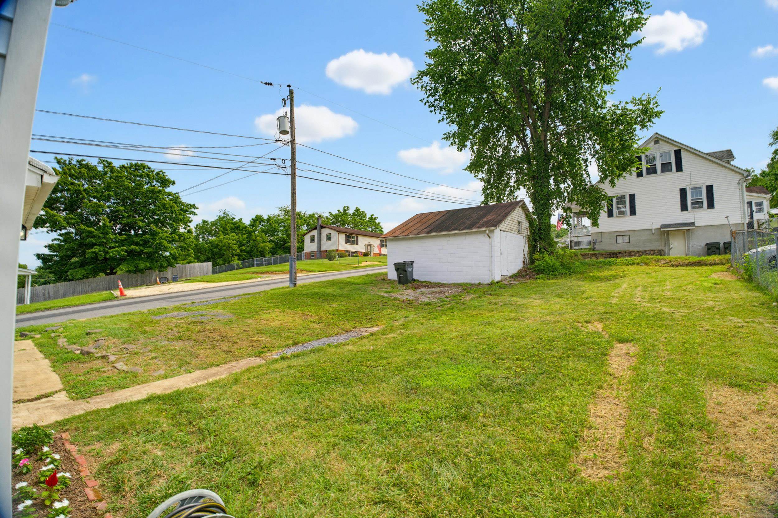 2202 POPLAR ST, STAUNTON, Virginia 24401, 2 Bedrooms Bedrooms, ,1 BathroomBathrooms,Residential,2202 POPLAR ST,679050 MLS # 679050