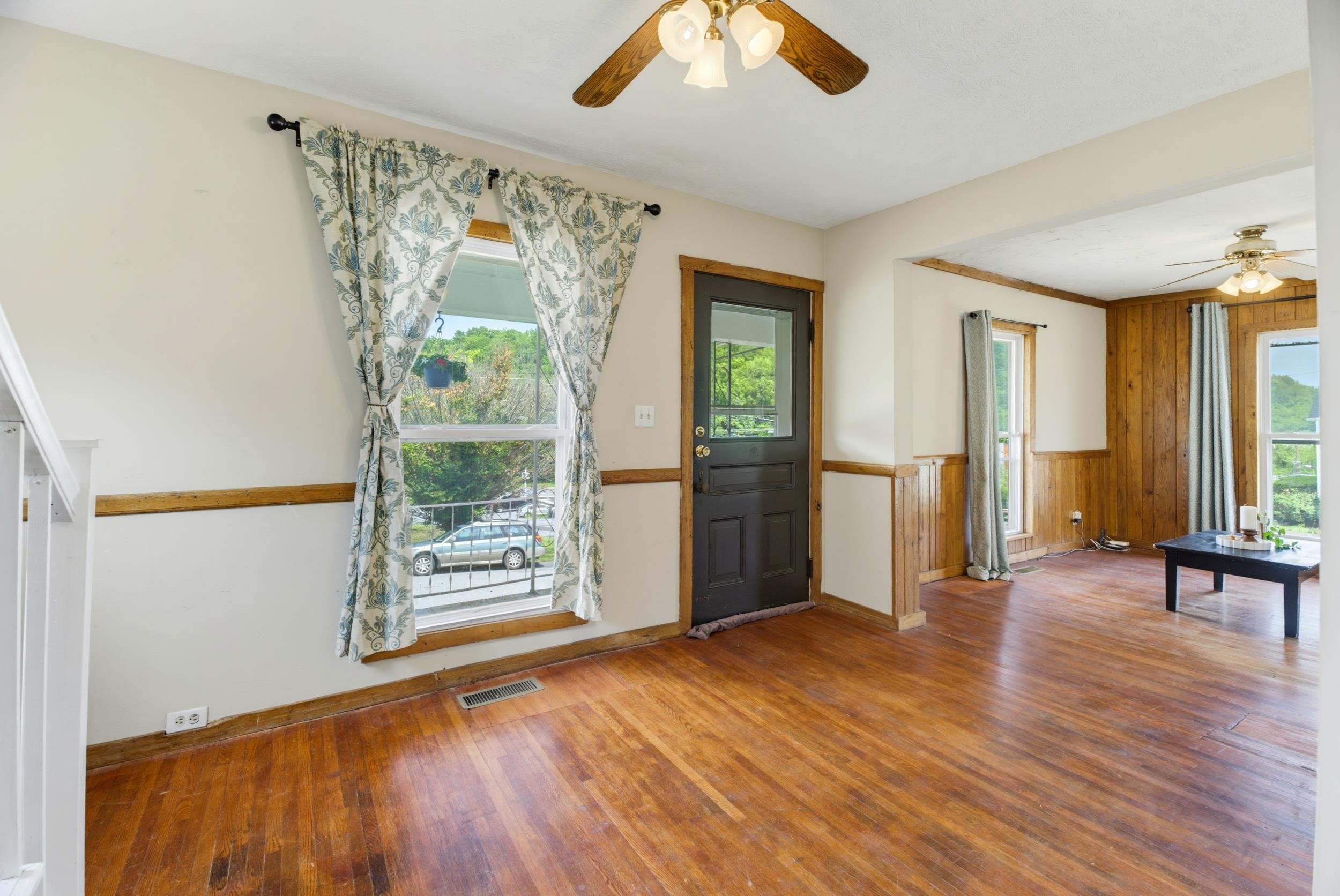 2202 POPLAR ST, STAUNTON, Virginia 24401, 2 Bedrooms Bedrooms, ,1 BathroomBathrooms,Residential,2202 POPLAR ST,679050 MLS # 679050