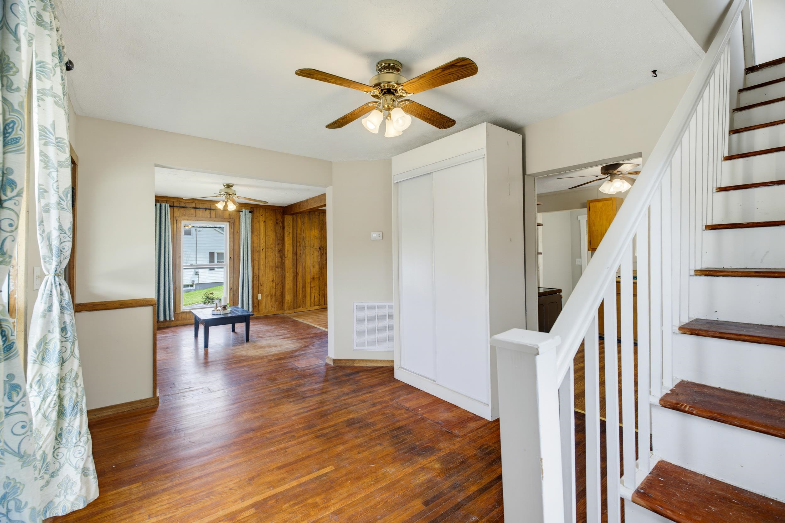 2202 POPLAR ST, STAUNTON, Virginia 24401, 2 Bedrooms Bedrooms, ,1 BathroomBathrooms,Residential,2202 POPLAR ST,679050 MLS # 679050