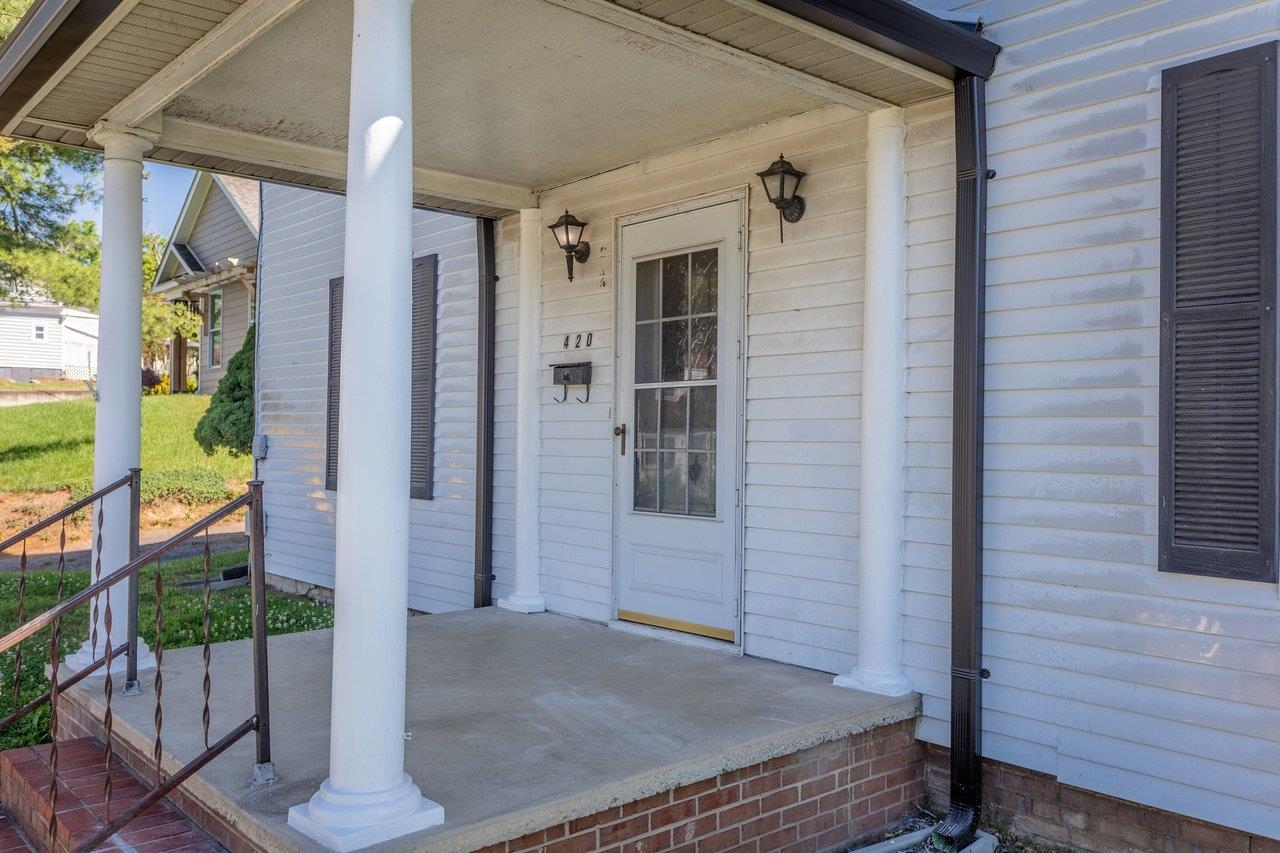 420 W SPRING ST, WOODSTOCK, Virginia 22664, 4 Bedrooms Bedrooms, ,2 BathroomsBathrooms,Residential,420 W SPRING ST,678107 MLS # 678107 420 W SPRING ST, WOODSTOCK, Virginia 22664, 4 Bedrooms Bedrooms, ,2 BathroomsBathrooms,Residential,420 W SPRING ST,678107 MLS # 678107