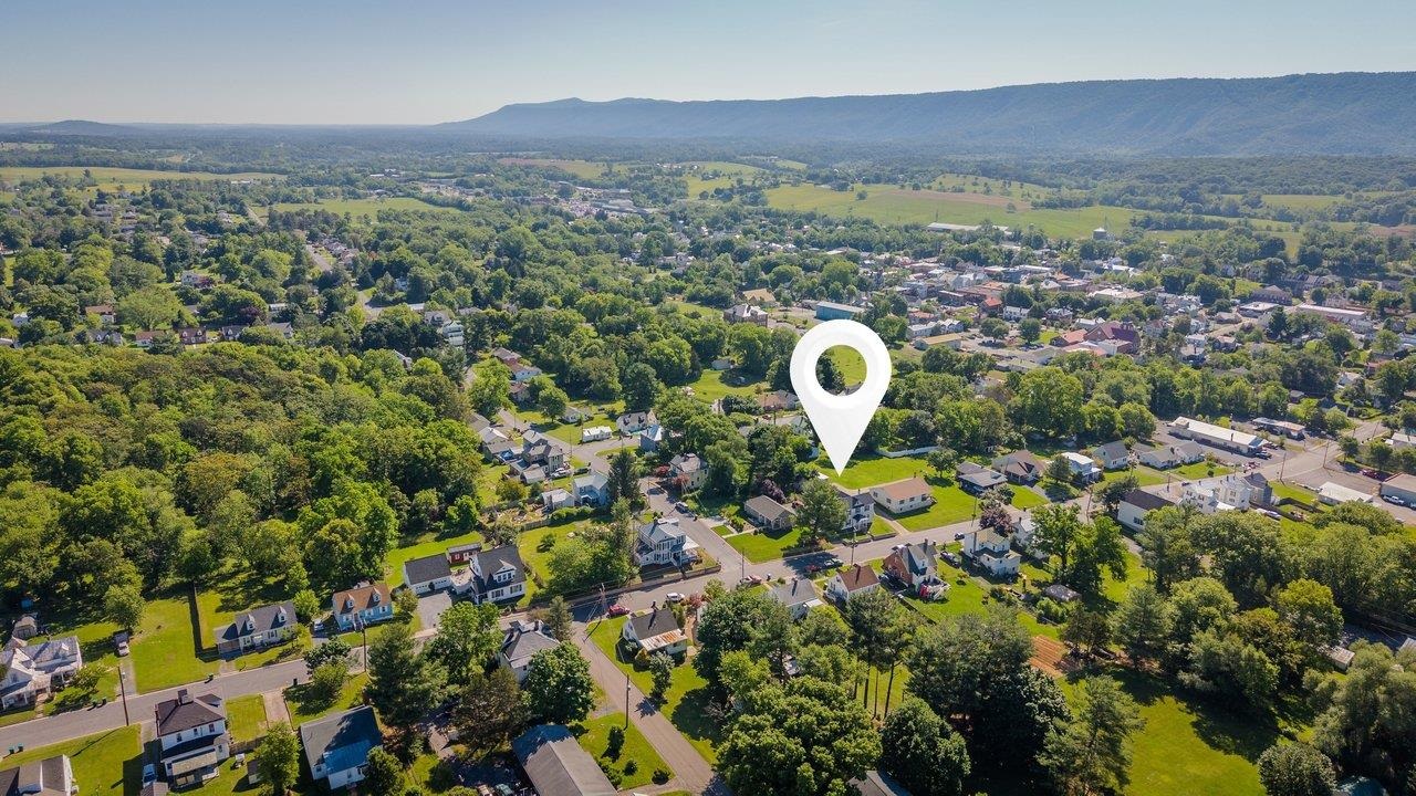 420 W SPRING ST, WOODSTOCK, Virginia 22664, 4 Bedrooms Bedrooms, ,2 BathroomsBathrooms,Residential,420 W SPRING ST,678107 MLS # 678107 420 W SPRING ST, WOODSTOCK, Virginia 22664, 4 Bedrooms Bedrooms, ,2 BathroomsBathrooms,Residential,420 W SPRING ST,678107 MLS # 678107