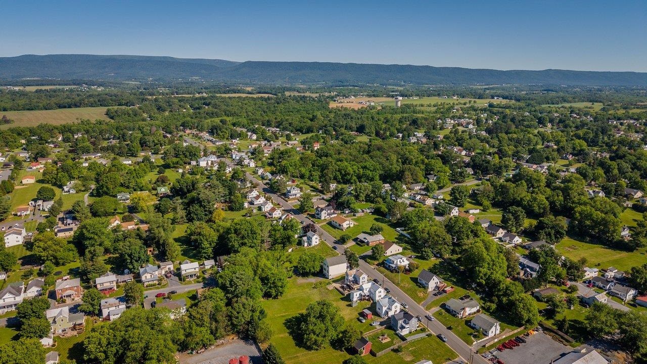 420 W SPRING ST, WOODSTOCK, Virginia 22664, 4 Bedrooms Bedrooms, ,2 BathroomsBathrooms,Residential,420 W SPRING ST,678107 MLS # 678107 420 W SPRING ST, WOODSTOCK, Virginia 22664, 4 Bedrooms Bedrooms, ,2 BathroomsBathrooms,Residential,420 W SPRING ST,678107 MLS # 678107