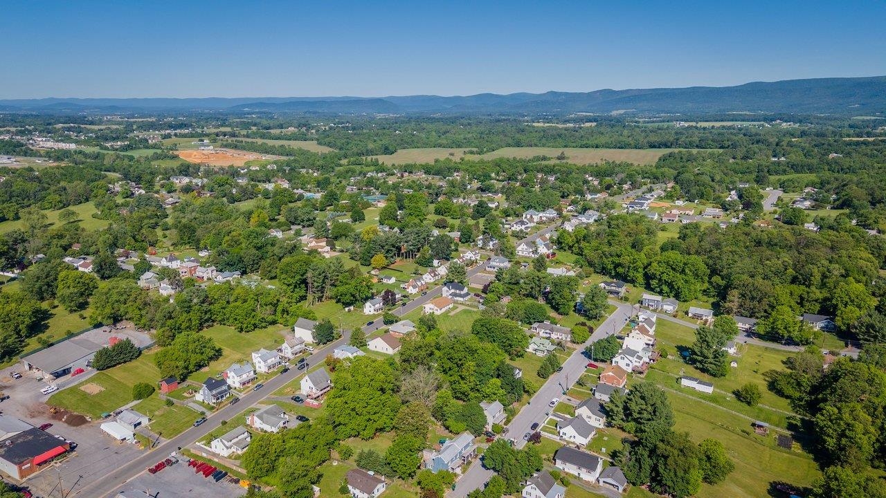 420 W SPRING ST, WOODSTOCK, Virginia 22664, 4 Bedrooms Bedrooms, ,2 BathroomsBathrooms,Residential,420 W SPRING ST,678107 MLS # 678107 420 W SPRING ST, WOODSTOCK, Virginia 22664, 4 Bedrooms Bedrooms, ,2 BathroomsBathrooms,Residential,420 W SPRING ST,678107 MLS # 678107