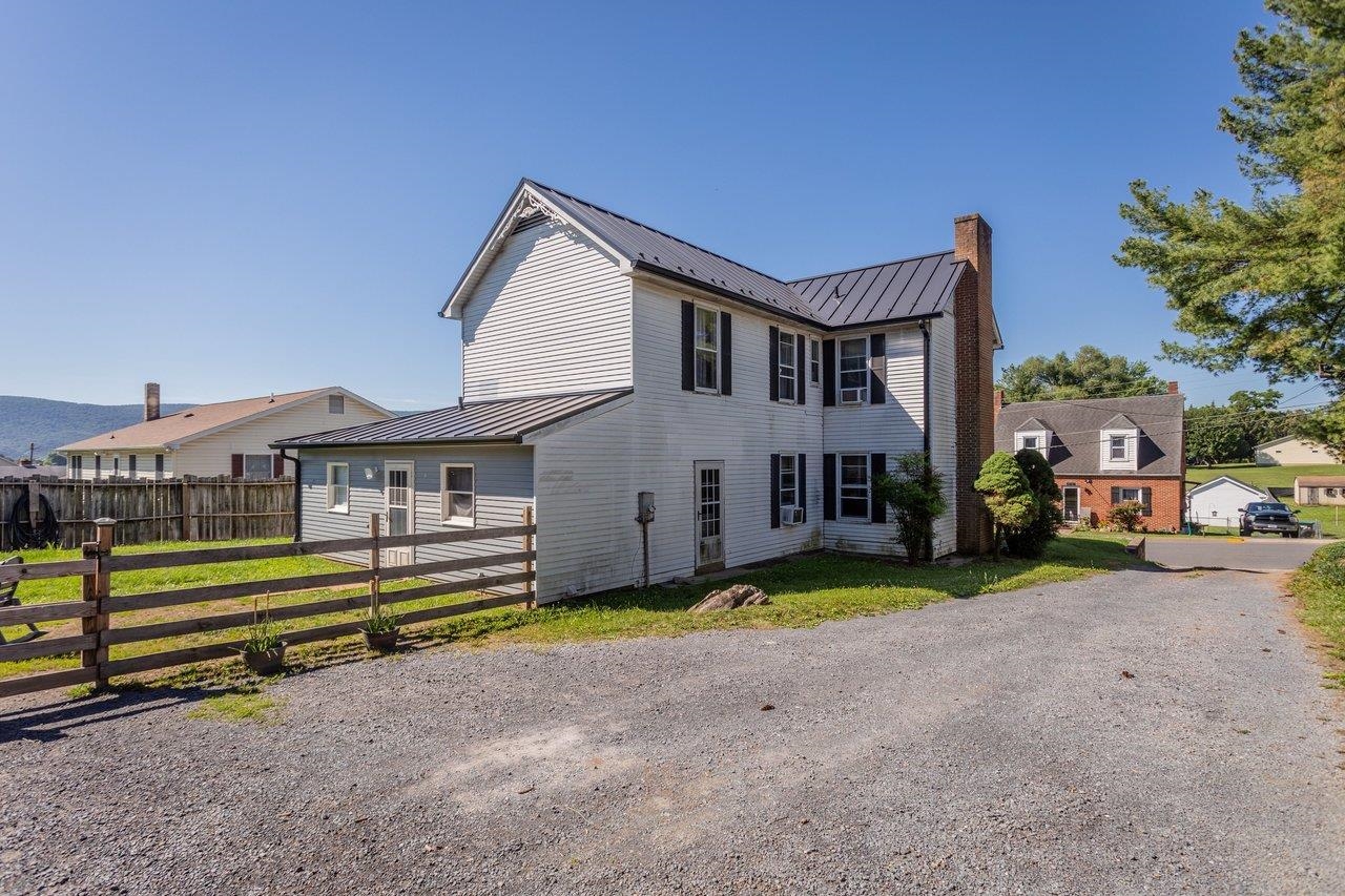 420 W SPRING ST, WOODSTOCK, Virginia 22664, 4 Bedrooms Bedrooms, ,2 BathroomsBathrooms,Residential,420 W SPRING ST,678107 MLS # 678107 420 W SPRING ST, WOODSTOCK, Virginia 22664, 4 Bedrooms Bedrooms, ,2 BathroomsBathrooms,Residential,420 W SPRING ST,678107 MLS # 678107