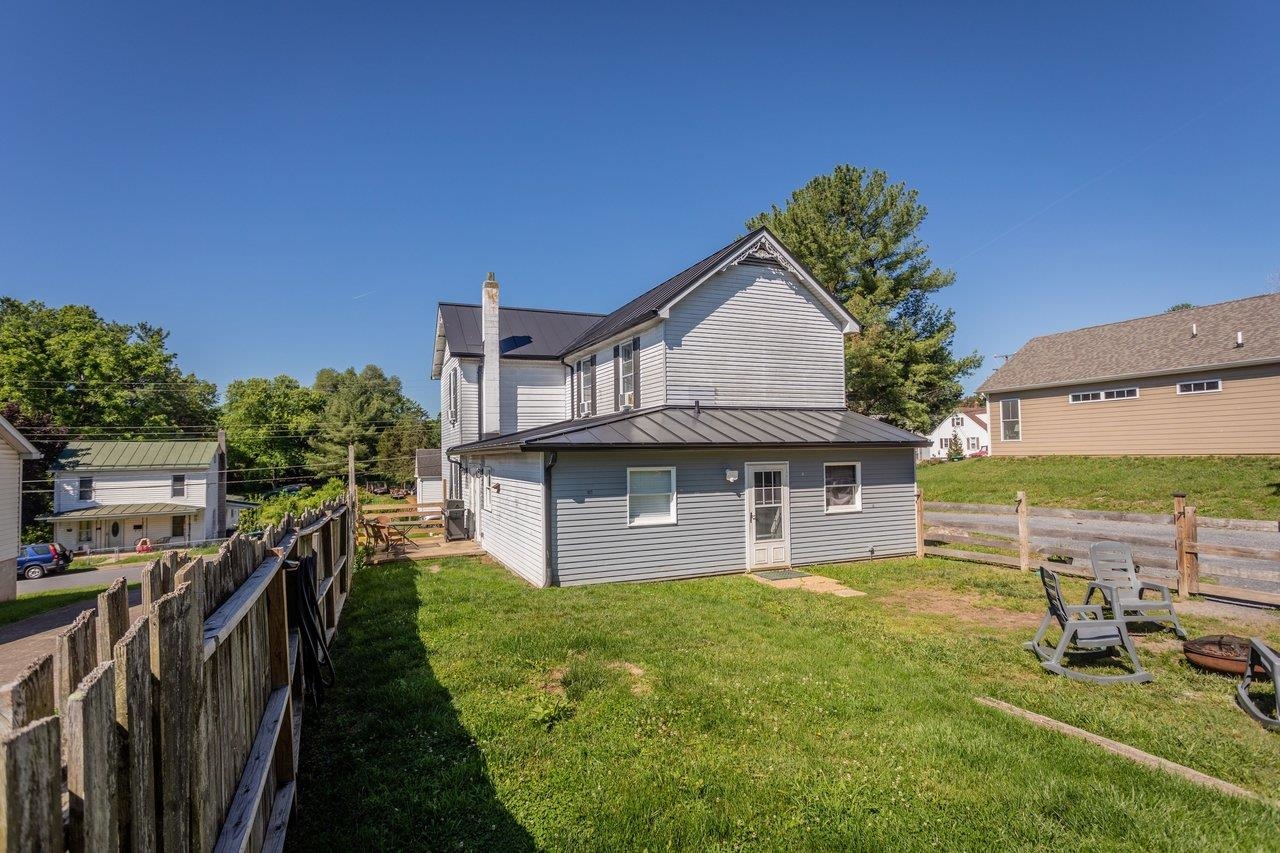420 W SPRING ST, WOODSTOCK, Virginia 22664, 4 Bedrooms Bedrooms, ,2 BathroomsBathrooms,Residential,420 W SPRING ST,678107 MLS # 678107 420 W SPRING ST, WOODSTOCK, Virginia 22664, 4 Bedrooms Bedrooms, ,2 BathroomsBathrooms,Residential,420 W SPRING ST,678107 MLS # 678107