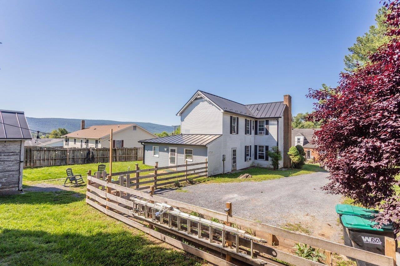 420 W SPRING ST, WOODSTOCK, Virginia 22664, 4 Bedrooms Bedrooms, ,2 BathroomsBathrooms,Residential,420 W SPRING ST,678107 MLS # 678107 420 W SPRING ST, WOODSTOCK, Virginia 22664, 4 Bedrooms Bedrooms, ,2 BathroomsBathrooms,Residential,420 W SPRING ST,678107 MLS # 678107