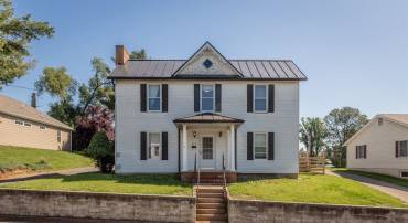 420 W SPRING ST, WOODSTOCK, Virginia 22664, 4 Bedrooms Bedrooms, ,2 BathroomsBathrooms,Residential,420 W SPRING ST,678107 MLS # 678107