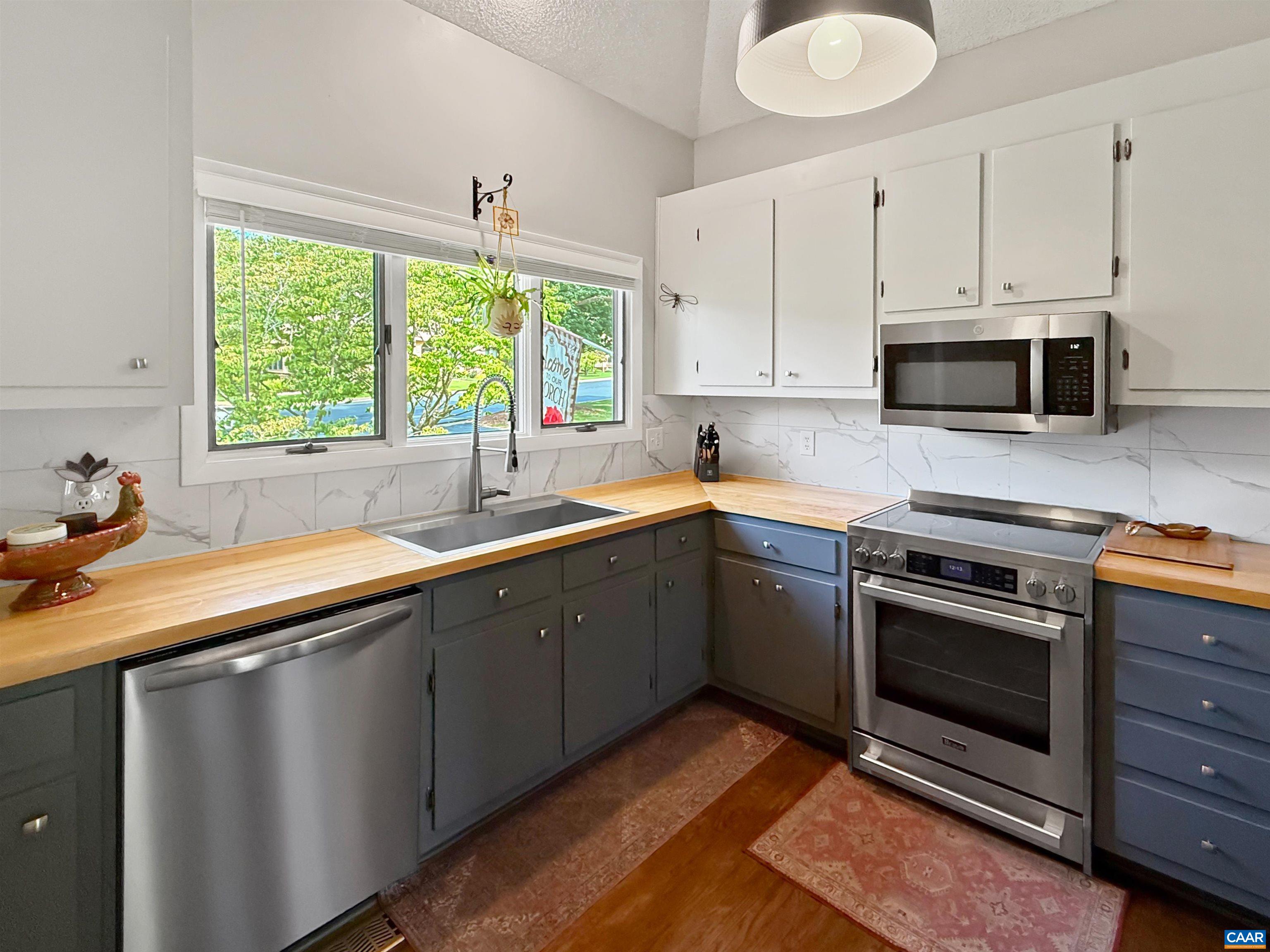 8 SHANNON PL, STAUNTON, Virginia 24401, 2 Bedrooms Bedrooms, ,2 BathroomsBathrooms,Residential,8 SHANNON PL,680529 MLS # 680529 8 SHANNON PL, STAUNTON, Virginia 24401, 2 Bedrooms Bedrooms, ,2 BathroomsBathrooms,Residential,8 SHANNON PL,680529 MLS # 680529