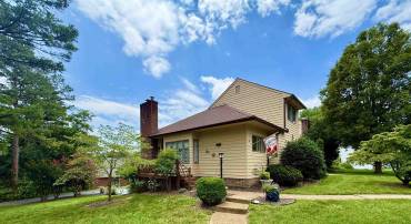 8 SHANNON PL, STAUNTON, Virginia 24401, 2 Bedrooms Bedrooms, ,2 BathroomsBathrooms,Residential,8 SHANNON PL,680529 MLS # 680529
