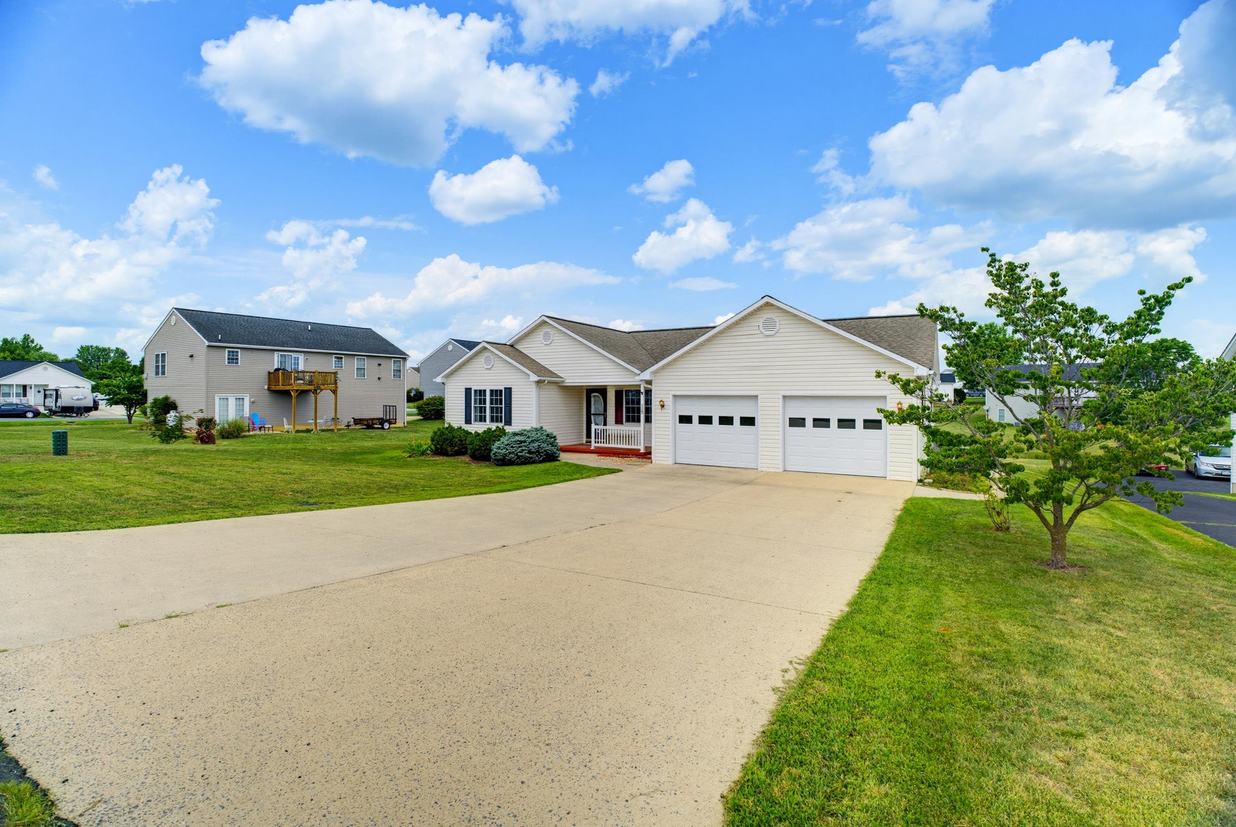 18 DANFORTH DR, WEYERS CAVE, Virginia 24486, 3 Bedrooms Bedrooms, ,2 BathroomsBathrooms,Residential,18 DANFORTH DR,680603 MLS # 680603 18 DANFORTH DR, WEYERS CAVE, Virginia 24486, 3 Bedrooms Bedrooms, ,2 BathroomsBathrooms,Residential,18 DANFORTH DR,680603 MLS # 680603