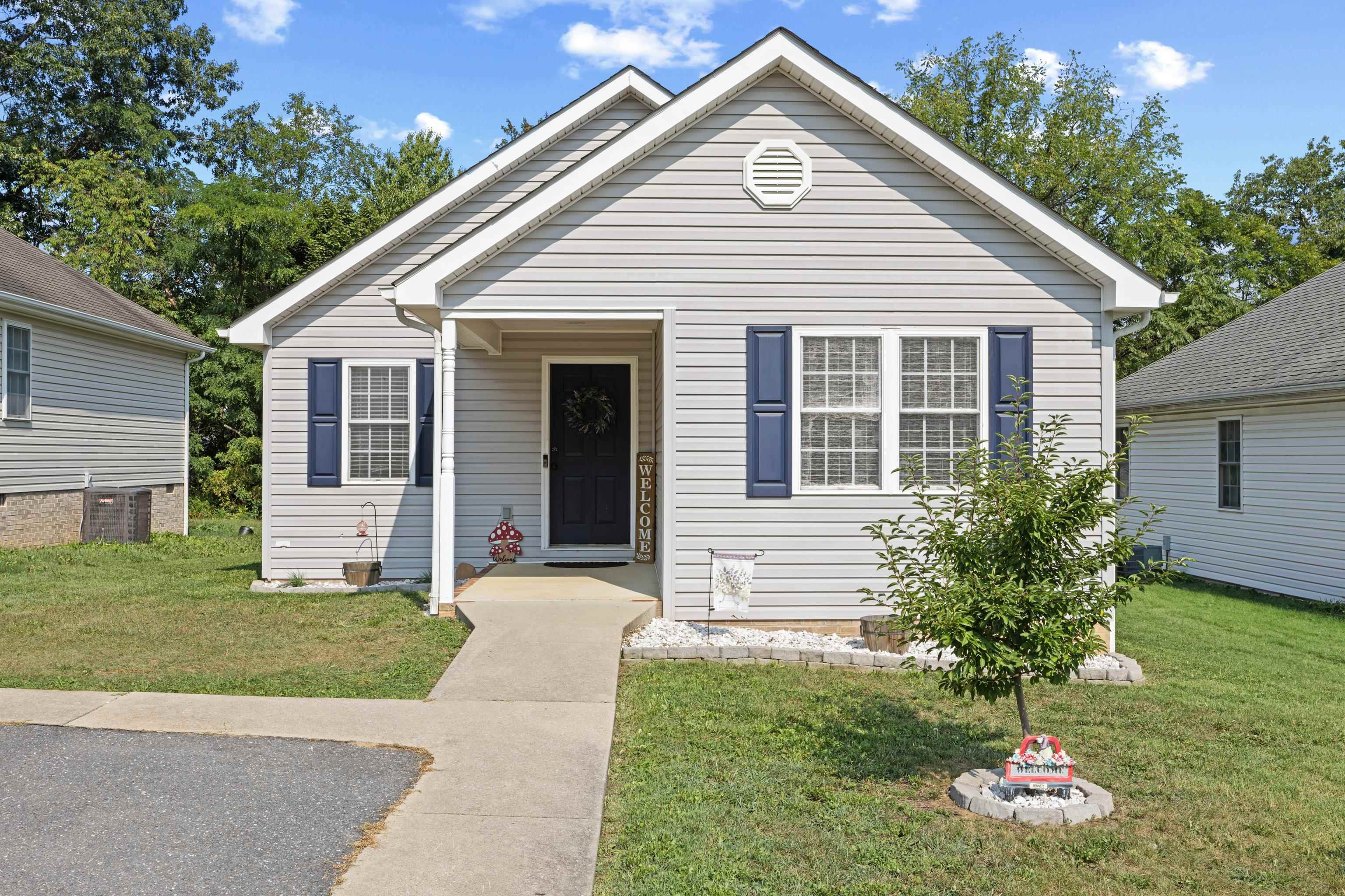 523 D ST, STAUNTON, Virginia 24401, 3 Bedrooms Bedrooms, ,2 BathroomsBathrooms,Residential,523 D ST,680606 MLS # 680606