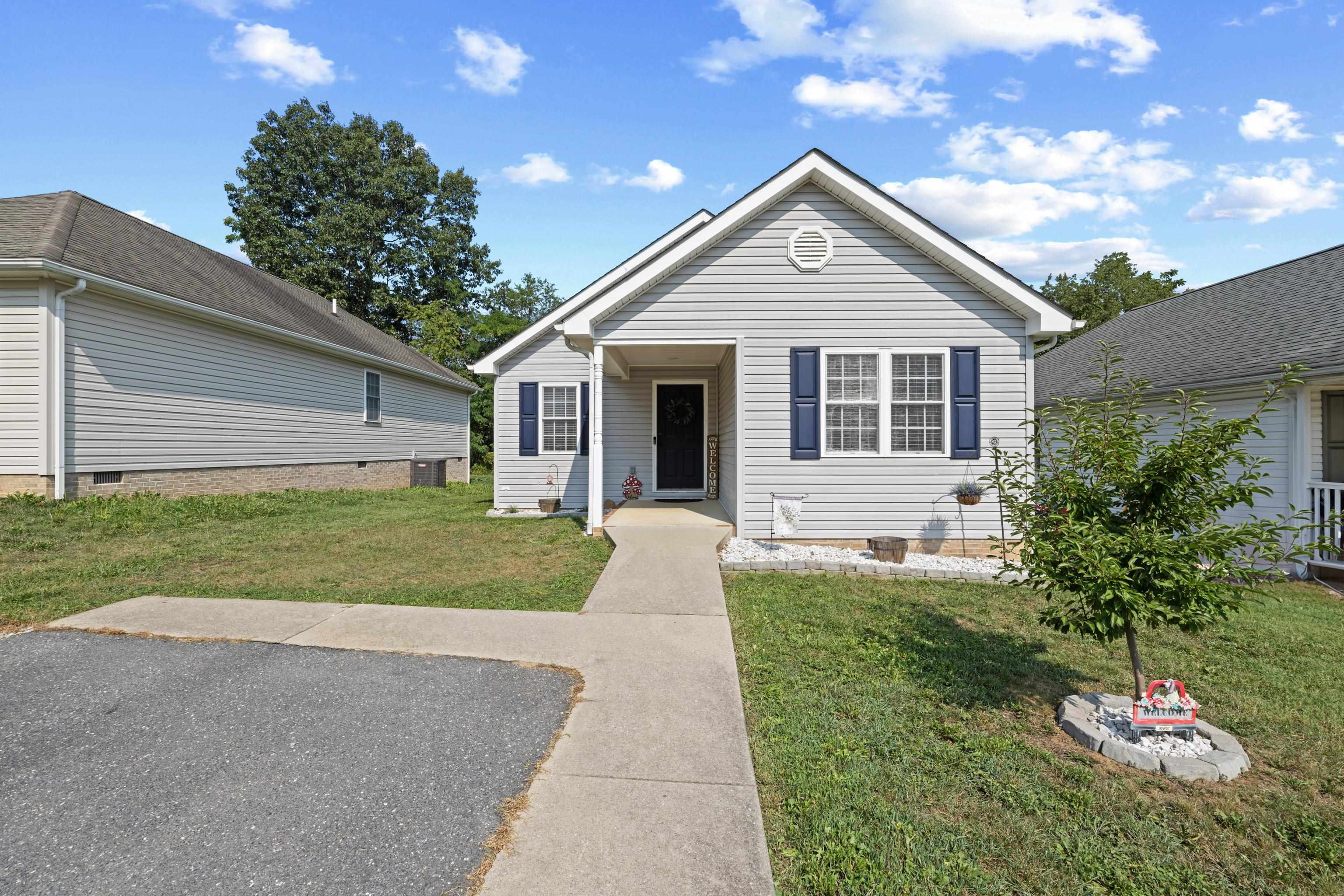 523 D ST, STAUNTON, Virginia 24401, 3 Bedrooms Bedrooms, ,2 BathroomsBathrooms,Residential,523 D ST,680606 MLS # 680606