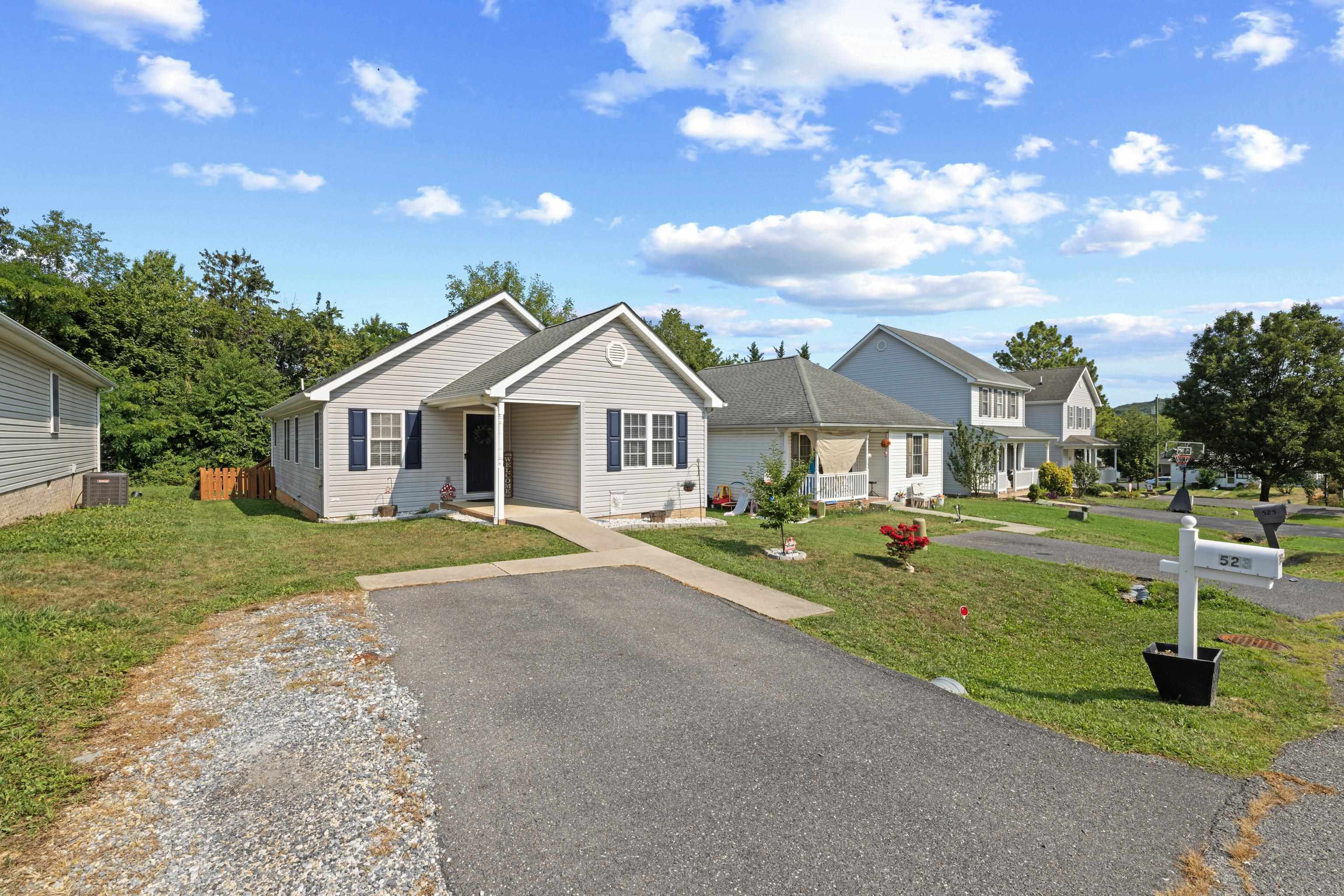 523 D ST, STAUNTON, Virginia 24401, 3 Bedrooms Bedrooms, ,2 BathroomsBathrooms,Residential,523 D ST,680606 MLS # 680606