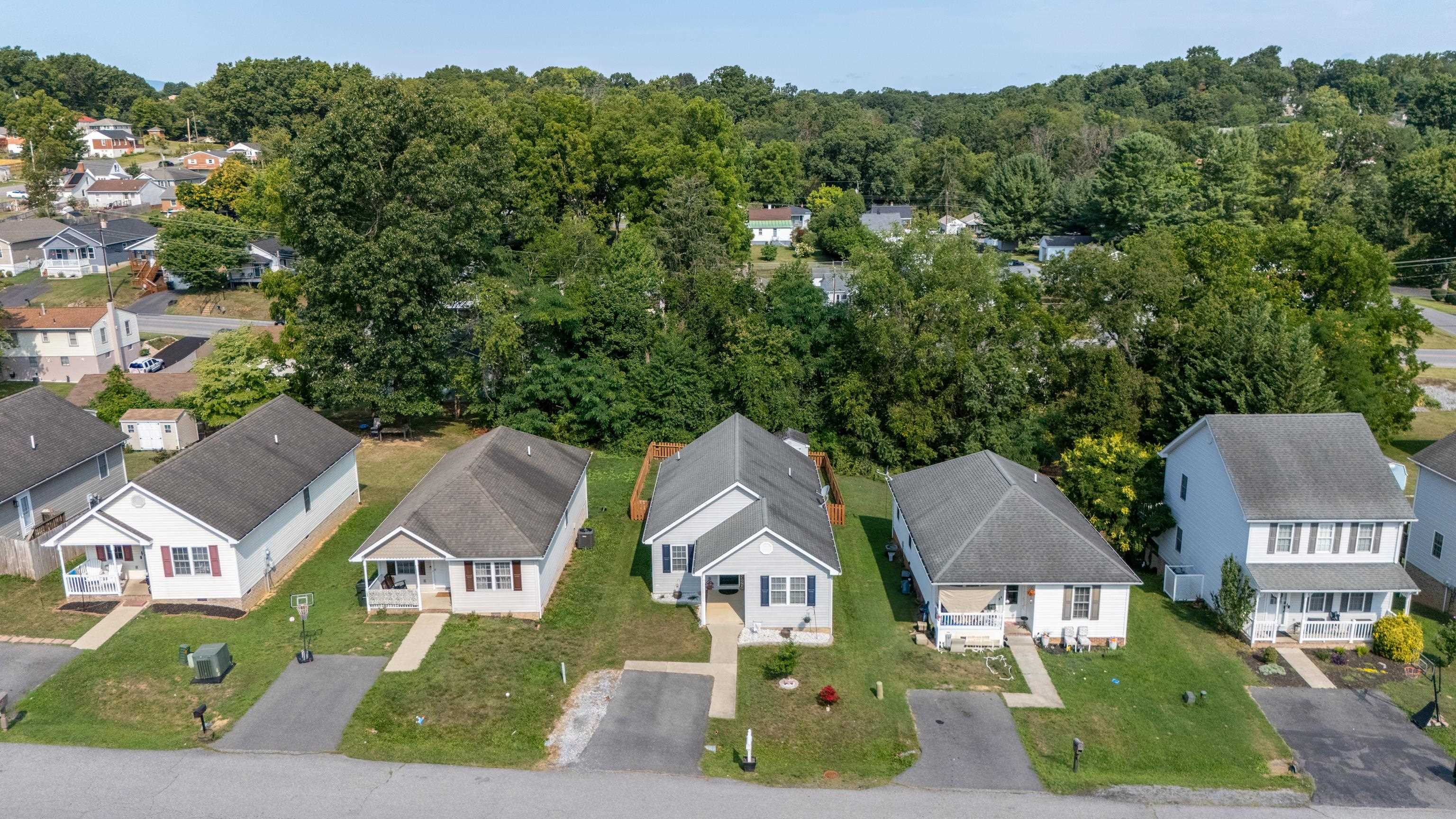 523 D ST, STAUNTON, Virginia 24401, 3 Bedrooms Bedrooms, ,2 BathroomsBathrooms,Residential,523 D ST,680606 MLS # 680606
