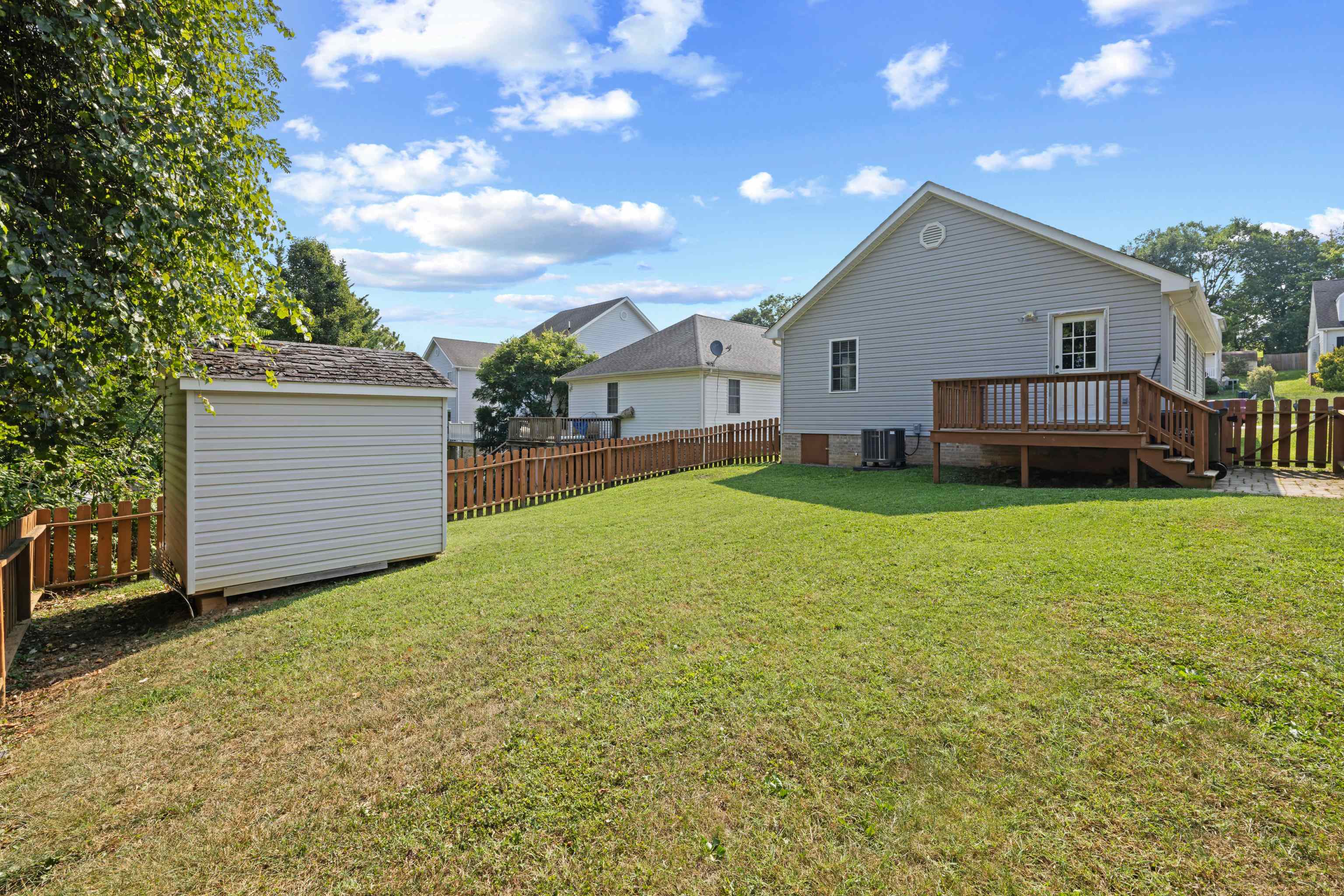 523 D ST, STAUNTON, Virginia 24401, 3 Bedrooms Bedrooms, ,2 BathroomsBathrooms,Residential,523 D ST,680606 MLS # 680606