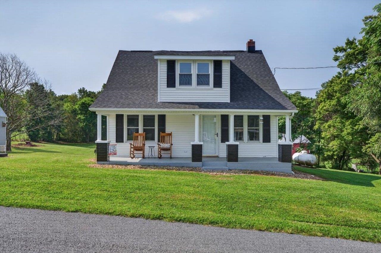 17786 RED BRUSH RD, ELKTON, Virginia 22827, 3 Bedrooms Bedrooms, ,1 BathroomBathrooms,Residential,17786 RED BRUSH RD,680612 MLS # 680612 17786 RED BRUSH RD, ELKTON, Virginia 22827, 3 Bedrooms Bedrooms, ,1 BathroomBathrooms,Residential,17786 RED BRUSH RD,680612 MLS # 680612