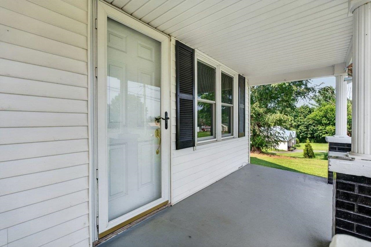 17786 RED BRUSH RD, ELKTON, Virginia 22827, 3 Bedrooms Bedrooms, ,1 BathroomBathrooms,Residential,17786 RED BRUSH RD,680612 MLS # 680612 17786 RED BRUSH RD, ELKTON, Virginia 22827, 3 Bedrooms Bedrooms, ,1 BathroomBathrooms,Residential,17786 RED BRUSH RD,680612 MLS # 680612