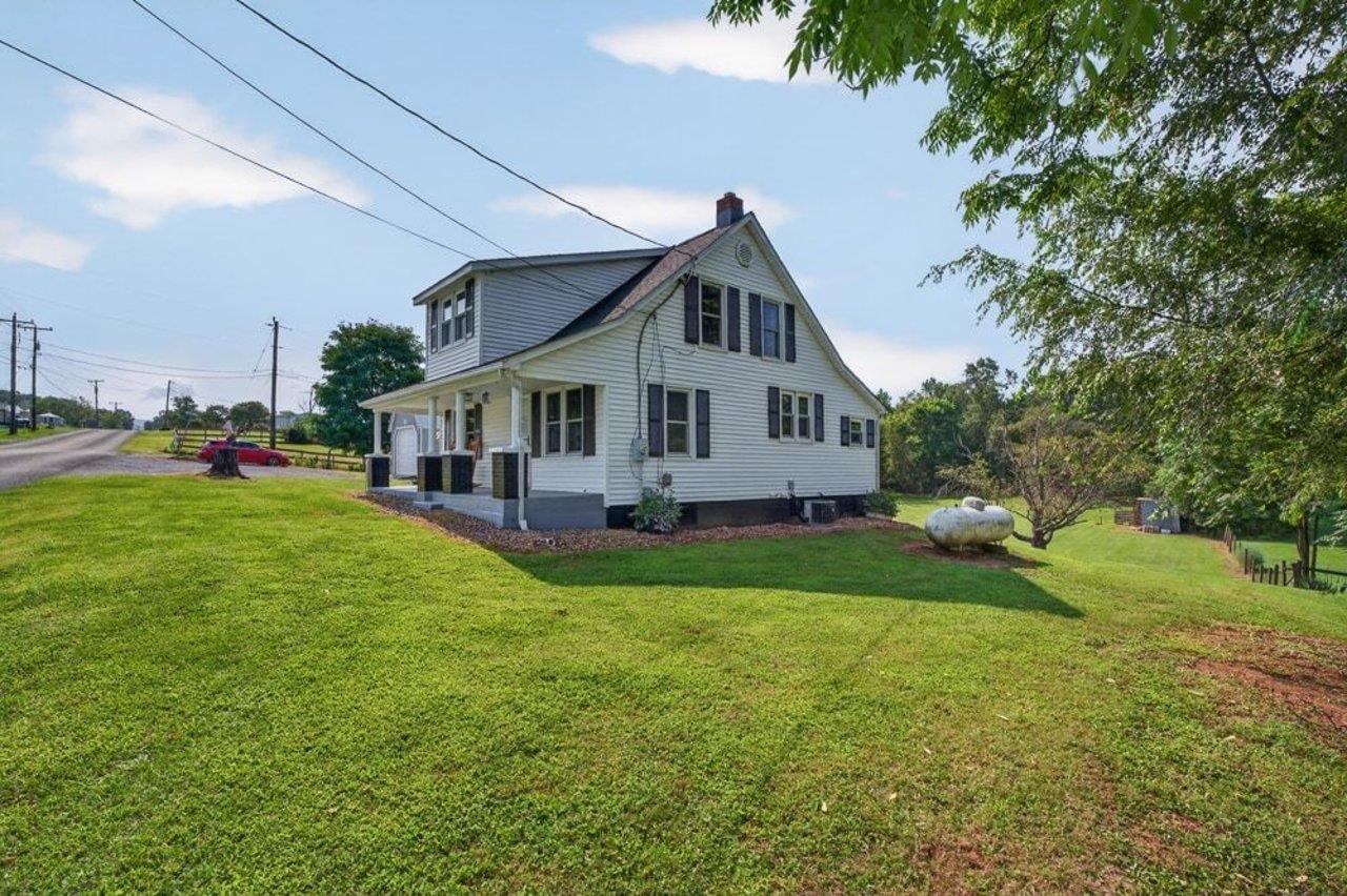 17786 RED BRUSH RD, ELKTON, Virginia 22827, 3 Bedrooms Bedrooms, ,1 BathroomBathrooms,Residential,17786 RED BRUSH RD,680612 MLS # 680612 17786 RED BRUSH RD, ELKTON, Virginia 22827, 3 Bedrooms Bedrooms, ,1 BathroomBathrooms,Residential,17786 RED BRUSH RD,680612 MLS # 680612