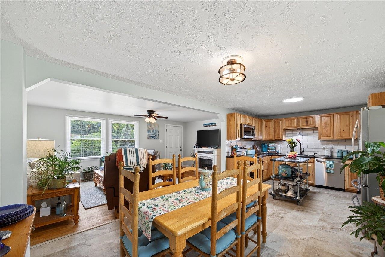 2861 OLD BUENA VISTA RD, BUENA VISTA, Virginia 24416, 3 Bedrooms Bedrooms, ,1 BathroomBathrooms,Residential,2861 OLD BUENA VISTA RD,680613 MLS # 680613 2861 OLD BUENA VISTA RD, BUENA VISTA, Virginia 24416, 3 Bedrooms Bedrooms, ,1 BathroomBathrooms,Residential,2861 OLD BUENA VISTA RD,680613 MLS # 680613