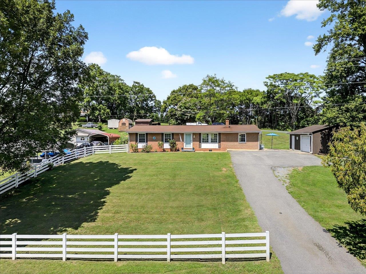 2861 OLD BUENA VISTA RD, BUENA VISTA, Virginia 24416, 3 Bedrooms Bedrooms, ,1 BathroomBathrooms,Residential,2861 OLD BUENA VISTA RD,680613 MLS # 680613 2861 OLD BUENA VISTA RD, BUENA VISTA, Virginia 24416, 3 Bedrooms Bedrooms, ,1 BathroomBathrooms,Residential,2861 OLD BUENA VISTA RD,680613 MLS # 680613