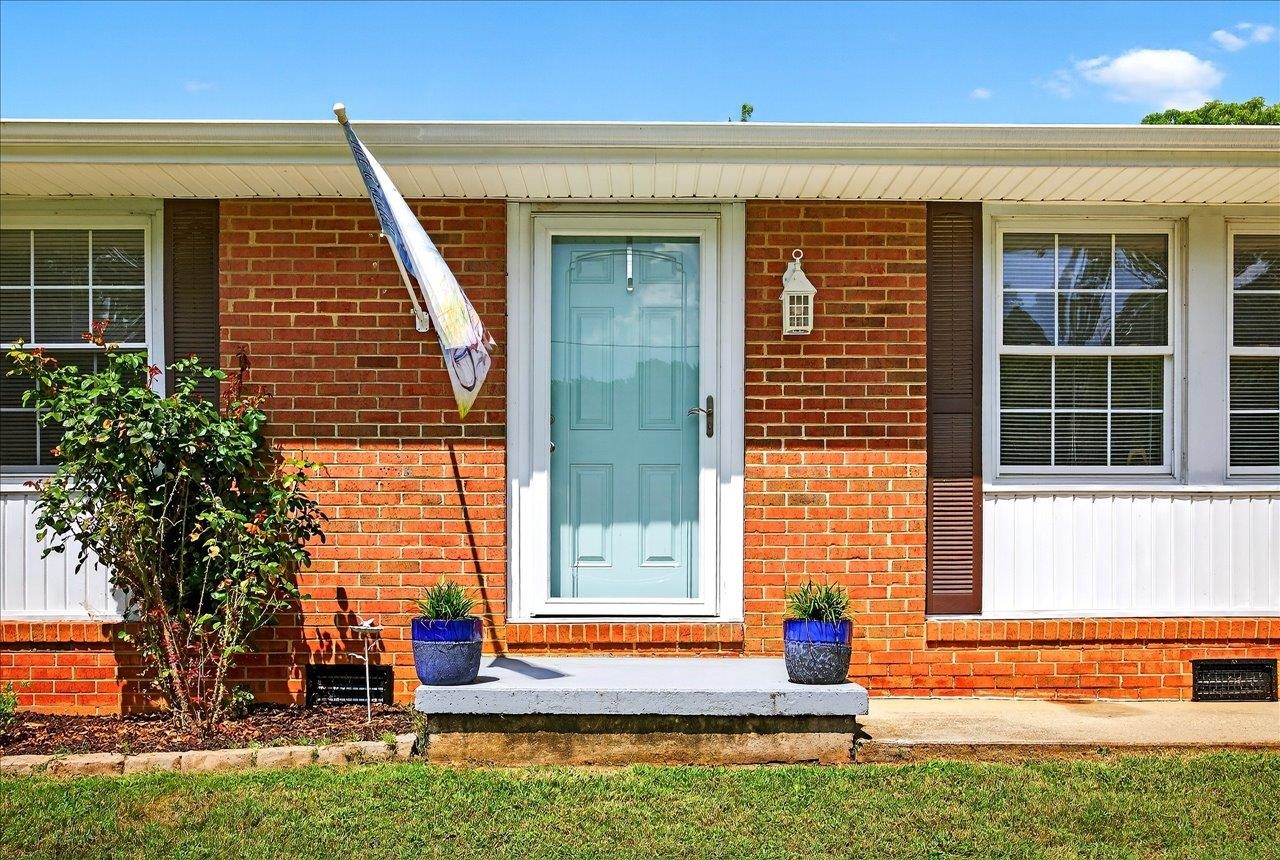 2861 OLD BUENA VISTA RD, BUENA VISTA, Virginia 24416, 3 Bedrooms Bedrooms, ,1 BathroomBathrooms,Residential,2861 OLD BUENA VISTA RD,680613 MLS # 680613 2861 OLD BUENA VISTA RD, BUENA VISTA, Virginia 24416, 3 Bedrooms Bedrooms, ,1 BathroomBathrooms,Residential,2861 OLD BUENA VISTA RD,680613 MLS # 680613