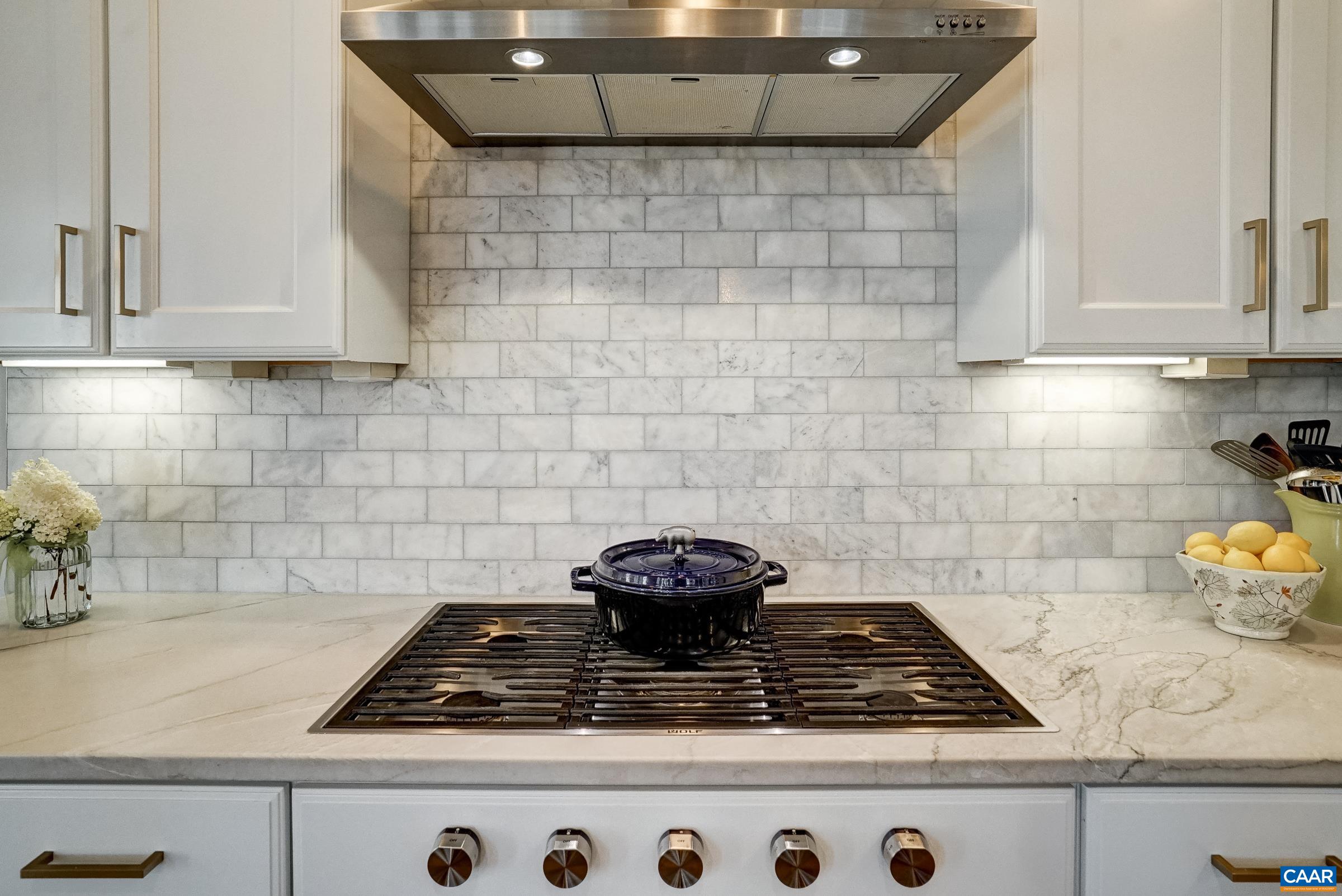 5 burner Wolf cooktop 5 burner Wolf cooktop