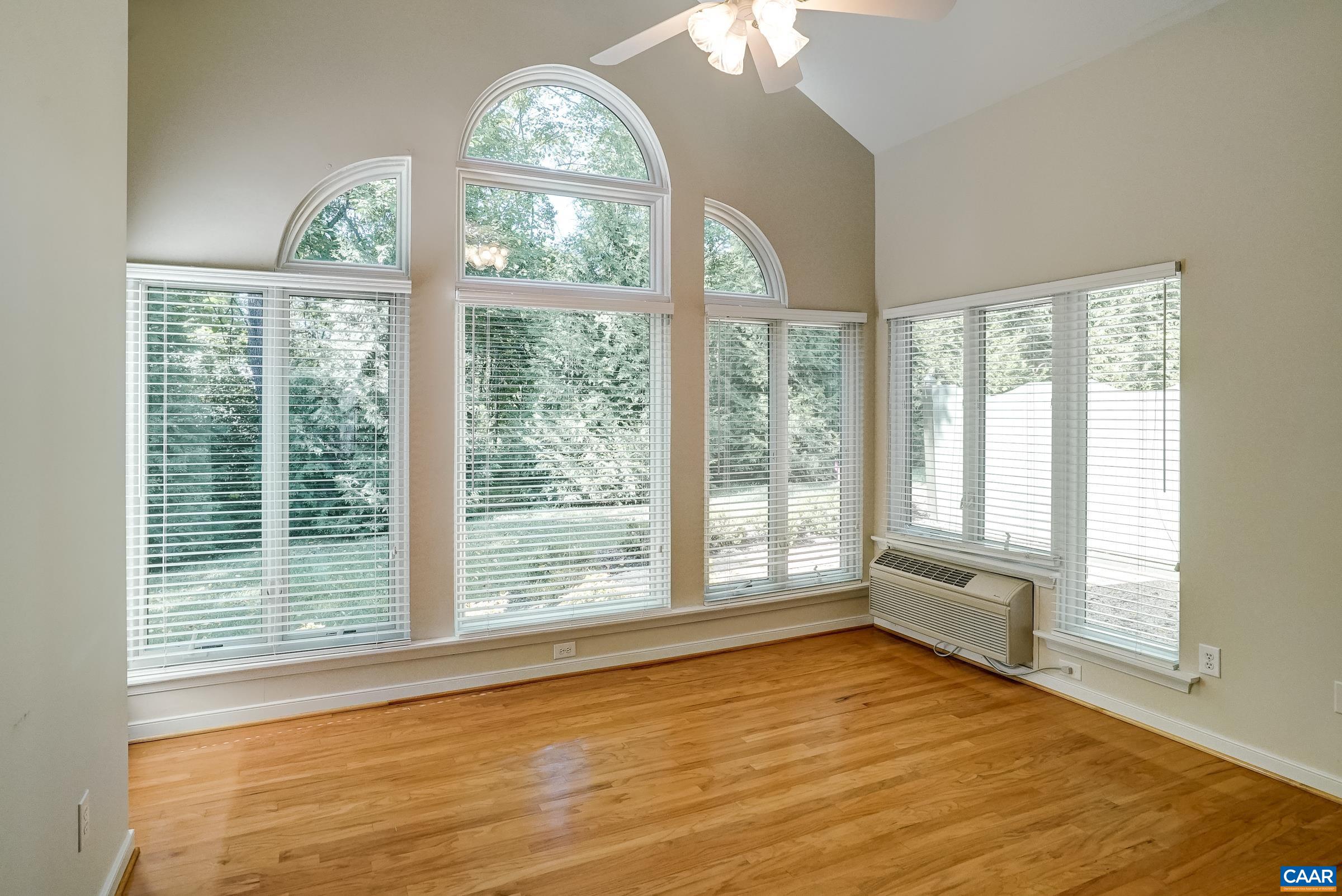 Sunroom with vaulted ceiling! Sunroom with vaulted ceiling!