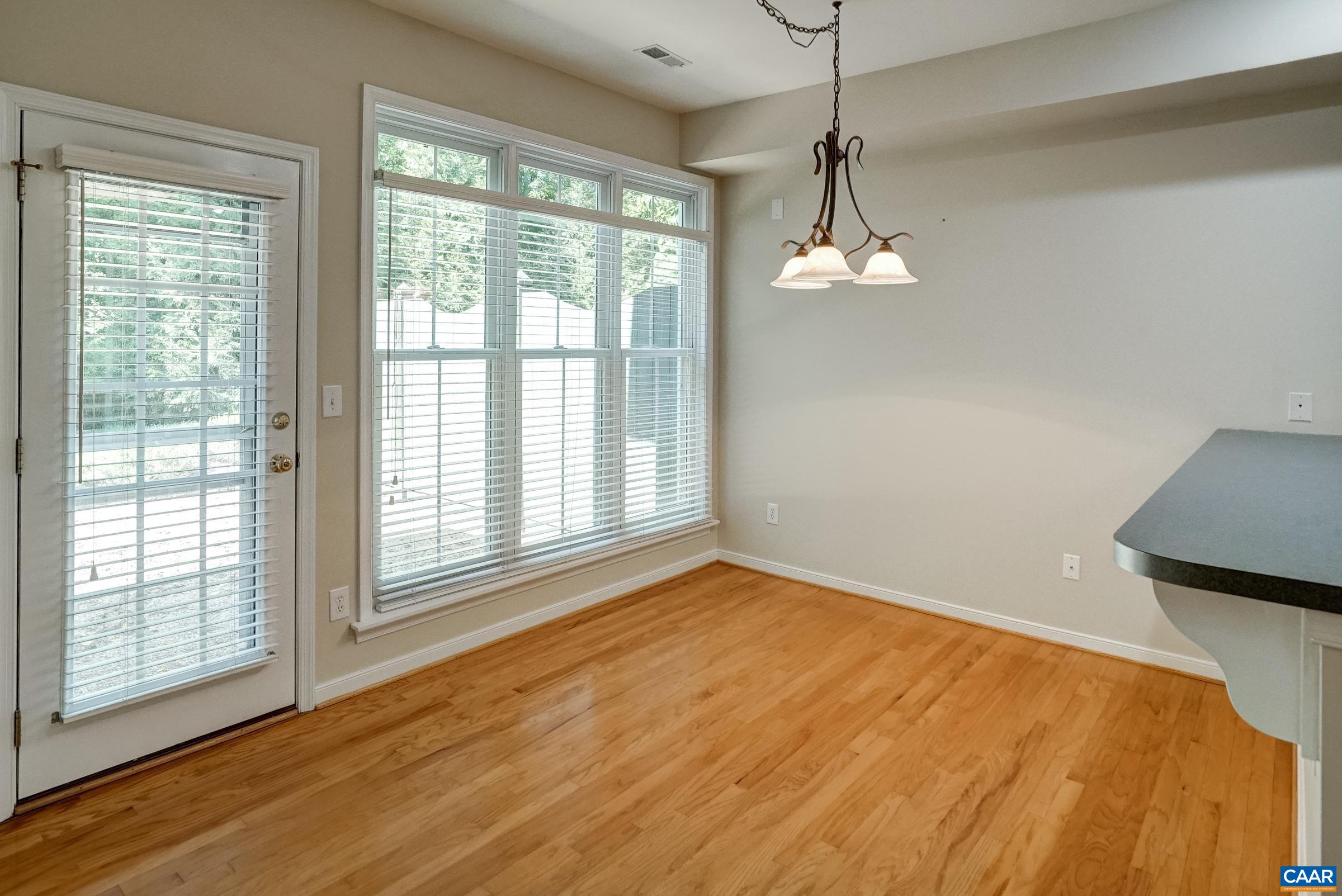 Eat in breakfast nook. Eat in breakfast nook.
