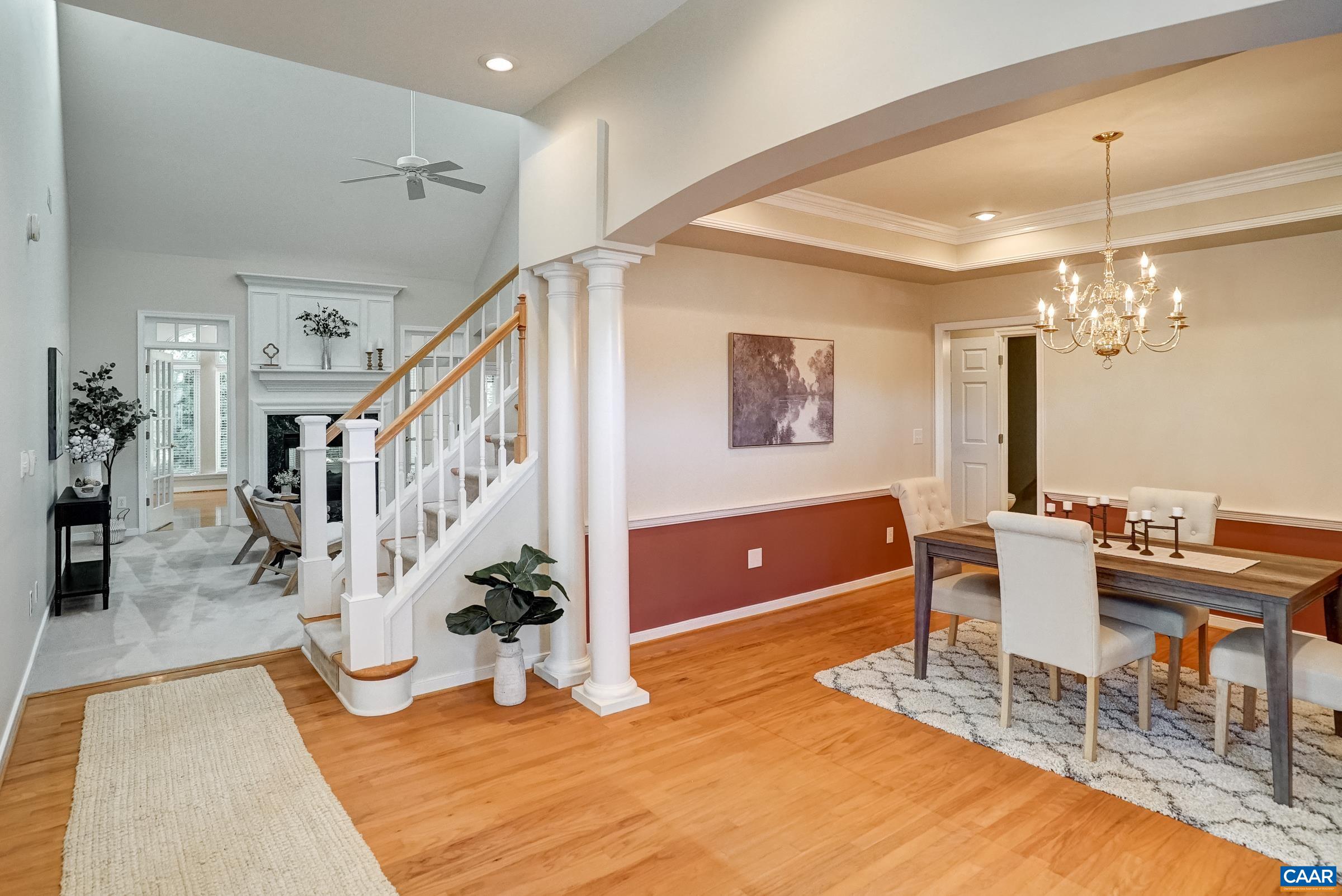Hardwood floors welcome you into this light and bright home! Hardwood floors welcome you into this light and bright home!