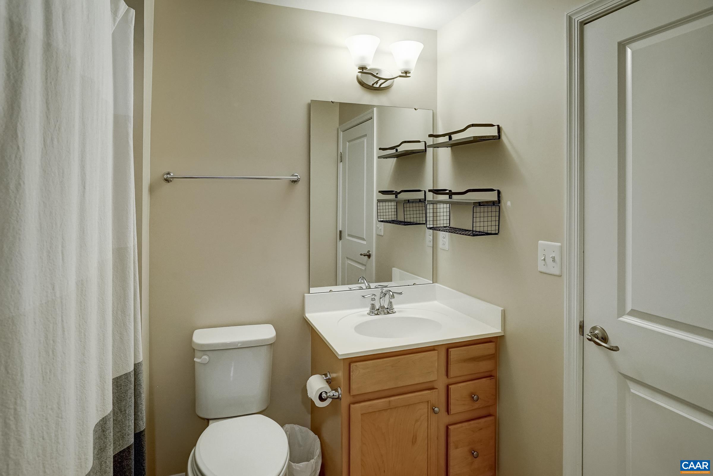 Full bathroom on lower level. Full bathroom on lower level.