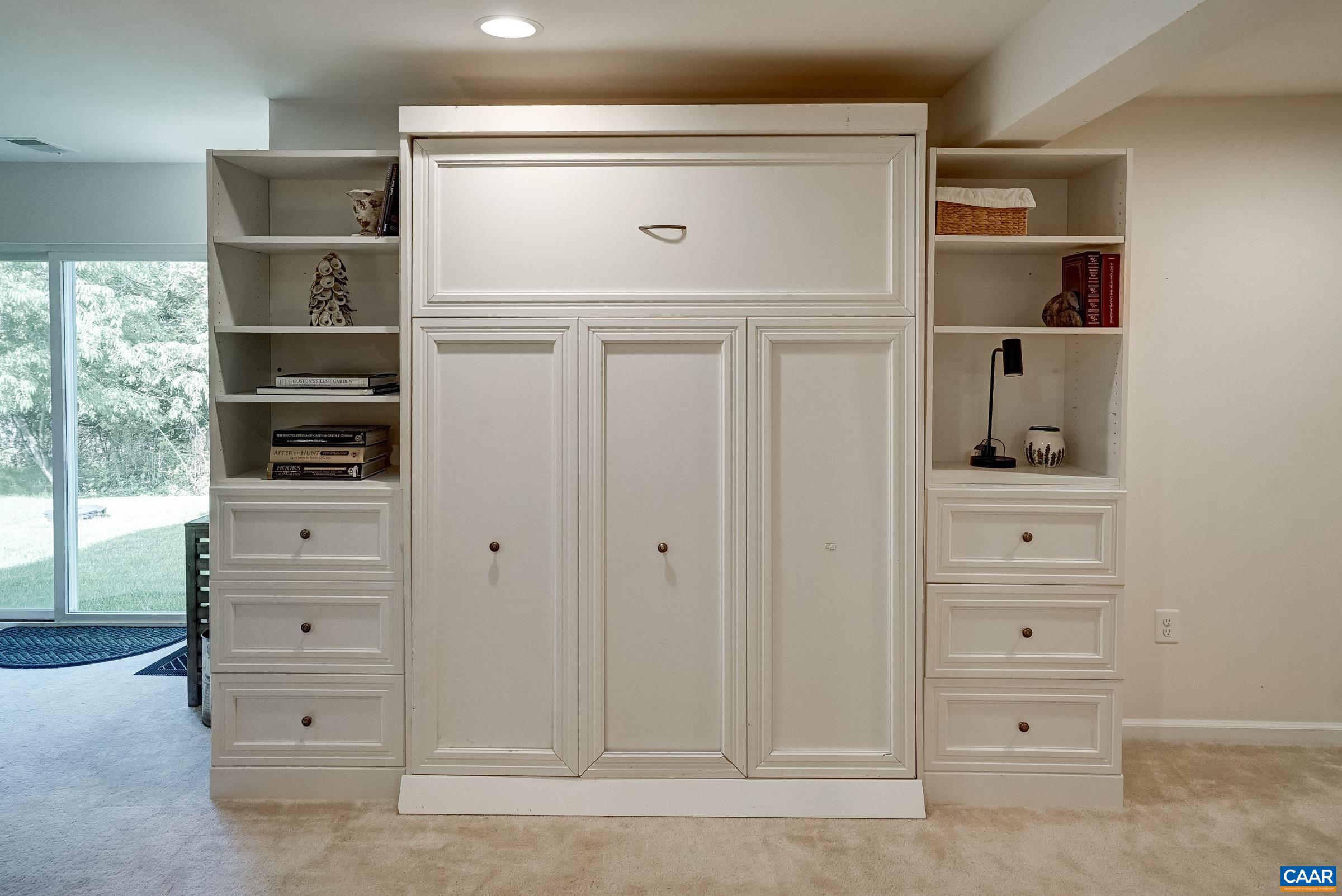 Murphy bed conveys Murphy bed conveys