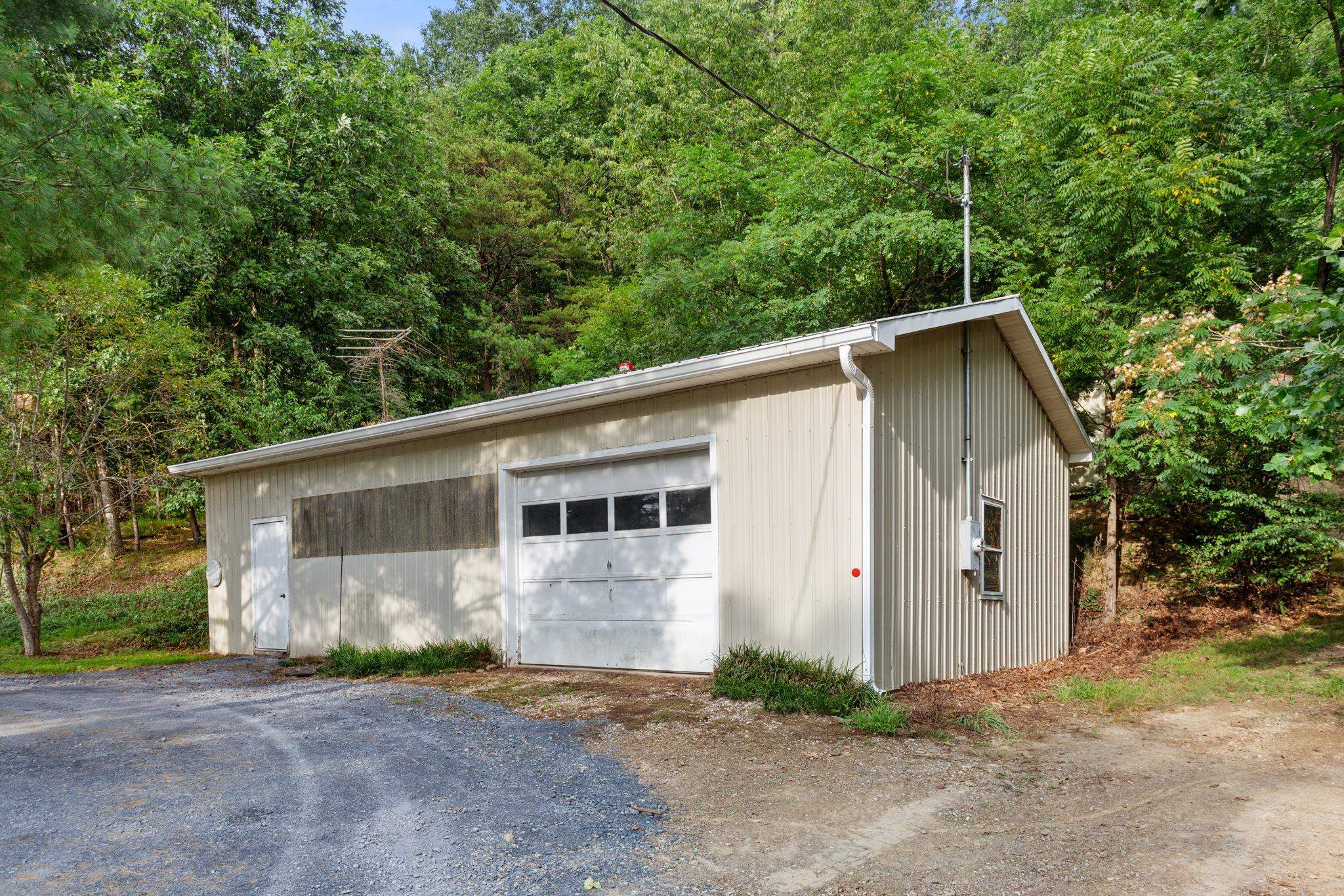 16148 RUNIONS CREEK RD, BROADWAY, Virginia 22815, 3 Bedrooms Bedrooms, ,2 BathroomsBathrooms,Residential,16148 RUNIONS CREEK RD,680615 MLS # 680615 16148 RUNIONS CREEK RD, BROADWAY, Virginia 22815, 3 Bedrooms Bedrooms, ,2 BathroomsBathrooms,Residential,16148 RUNIONS CREEK RD,680615 MLS # 680615
