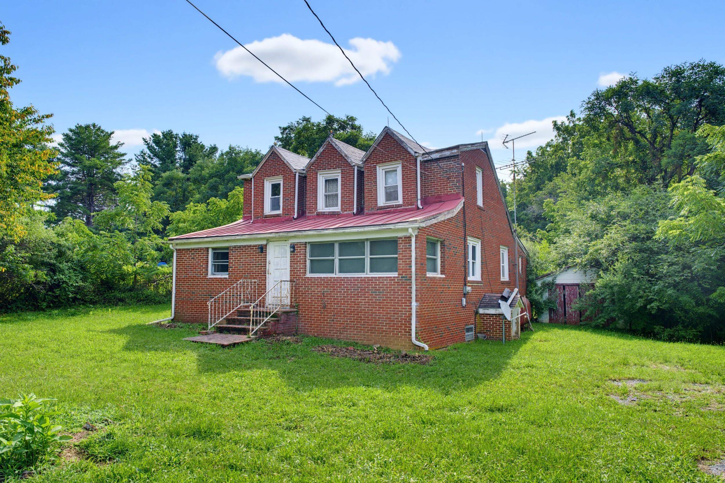 2030 MIDDLEBROOK RD, STAUNTON, Virginia 24401, 3 Bedrooms Bedrooms, ,1 BathroomBathrooms,Residential,2030 MIDDLEBROOK RD,680624 MLS # 680624