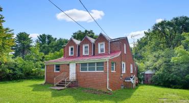 2030 MIDDLEBROOK RD, STAUNTON, Virginia 24401, 3 Bedrooms Bedrooms, ,1 BathroomBathrooms,Residential,2030 MIDDLEBROOK RD,680624 MLS # 680624