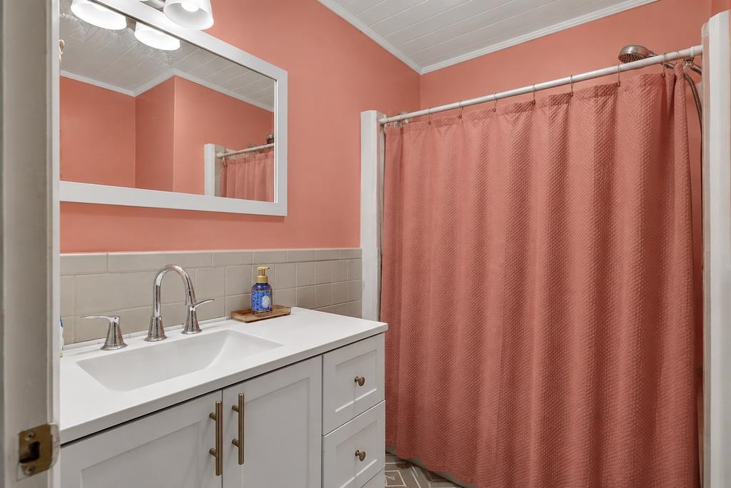 3520 KANAWHA TRL, COVINGTON, Virginia 24426, 4 Bedrooms Bedrooms, ,2 BathroomsBathrooms,Residential,3520 KANAWHA TRL,680637 MLS # 680637 3520 KANAWHA TRL, COVINGTON, Virginia 24426, 4 Bedrooms Bedrooms, ,2 BathroomsBathrooms,Residential,3520 KANAWHA TRL,680637 MLS # 680637
