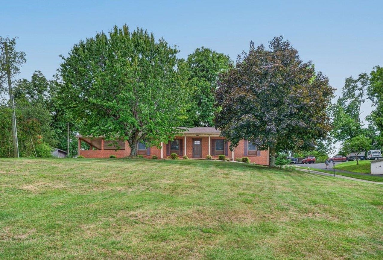 822 PARKERSBURG TPKE, STAUNTON, Virginia 24401, 3 Bedrooms Bedrooms, ,2 BathroomsBathrooms,Residential,822 PARKERSBURG TPKE,680439 MLS # 680439 822 PARKERSBURG TPKE, STAUNTON, Virginia 24401, 3 Bedrooms Bedrooms, ,2 BathroomsBathrooms,Residential,822 PARKERSBURG TPKE,680439 MLS # 680439